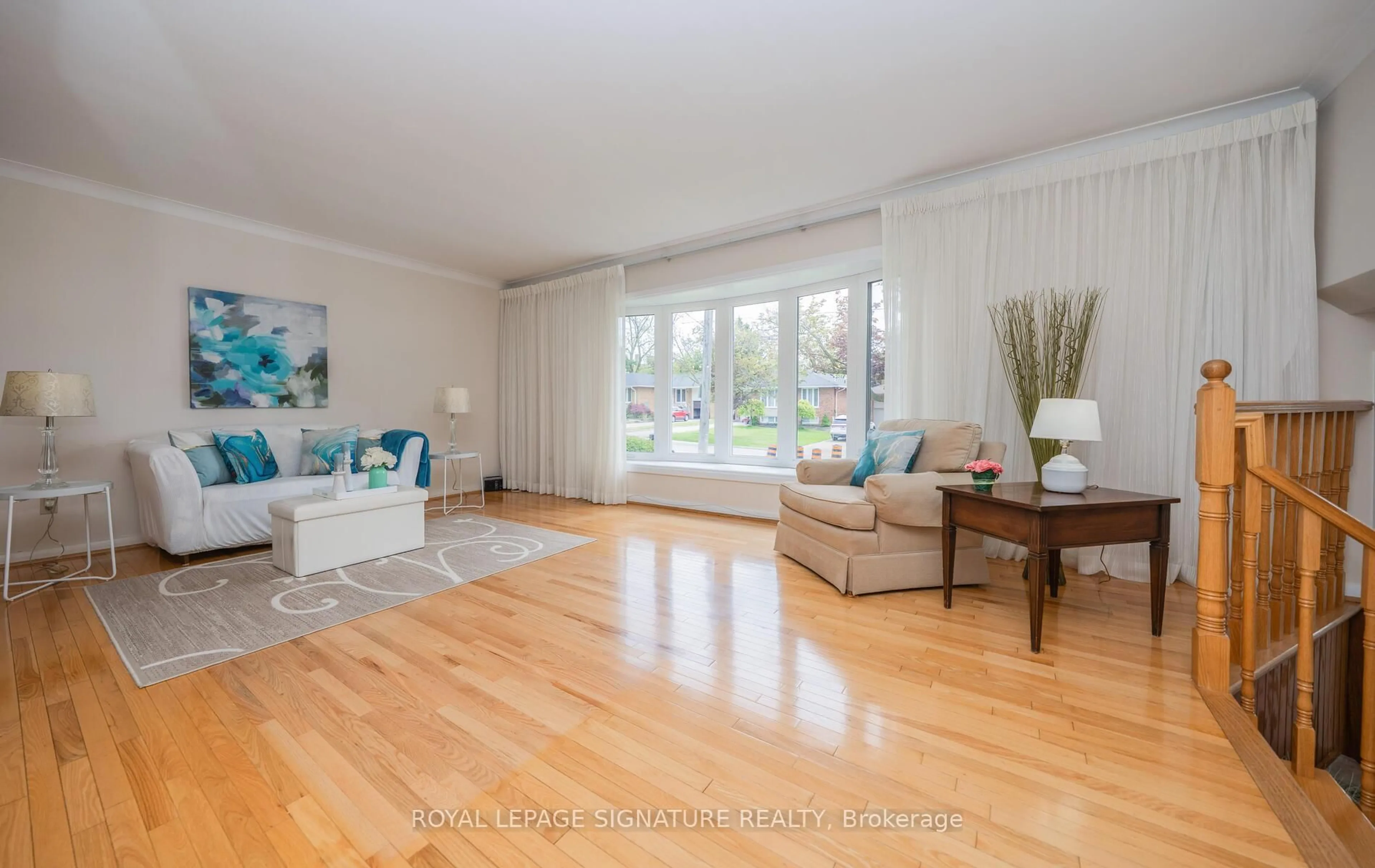 Living room with furniture, wood/laminate floor for 28 Sweeney Dr, Toronto Ontario M4A 1T3
