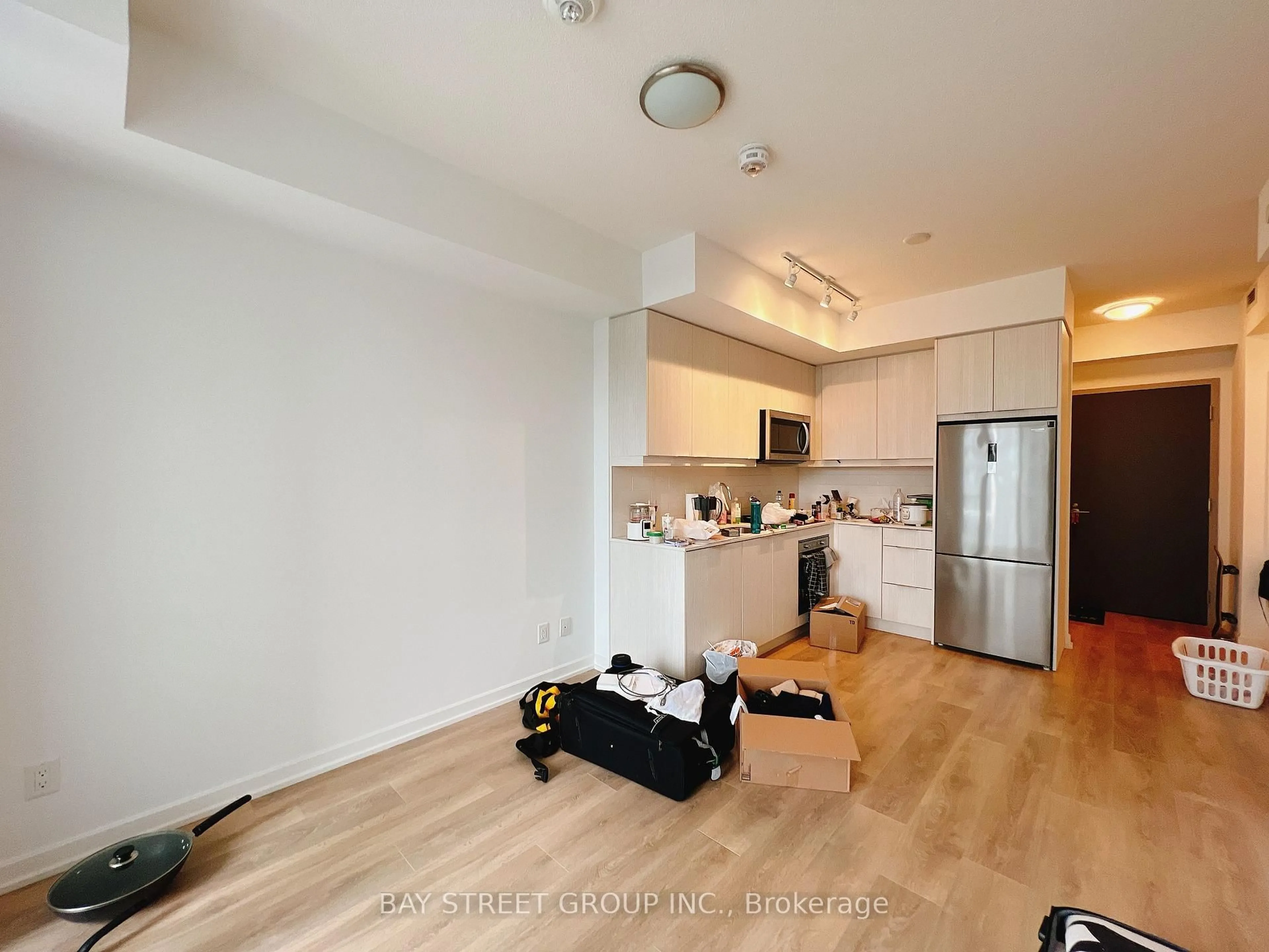 Open concept kitchen, unknown for 36 Forest Manor Rd #521, Toronto Ontario M2J 1M1