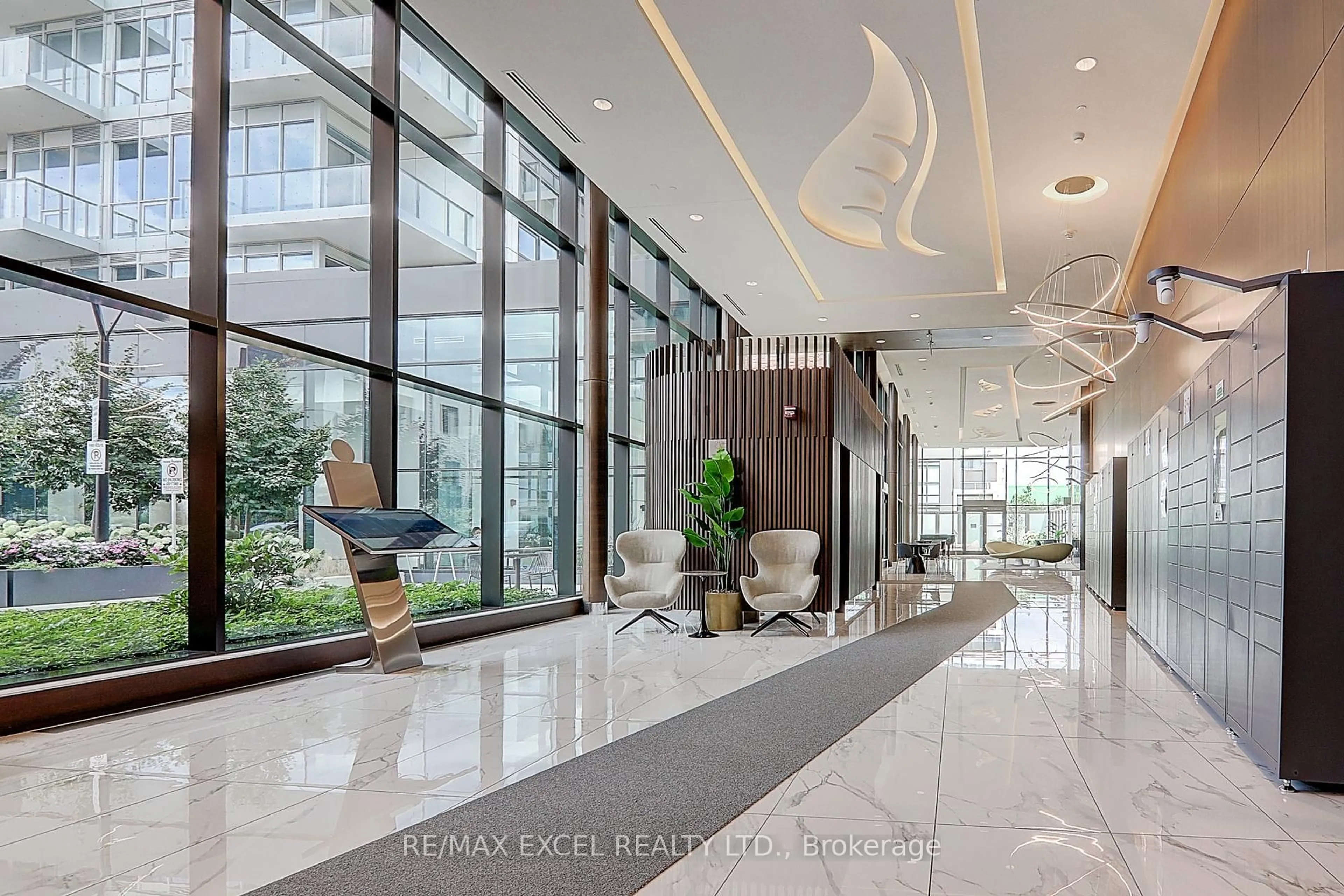 Indoor foyer for 85 McMahon Dr #2001, Toronto Ontario M2K 0H1