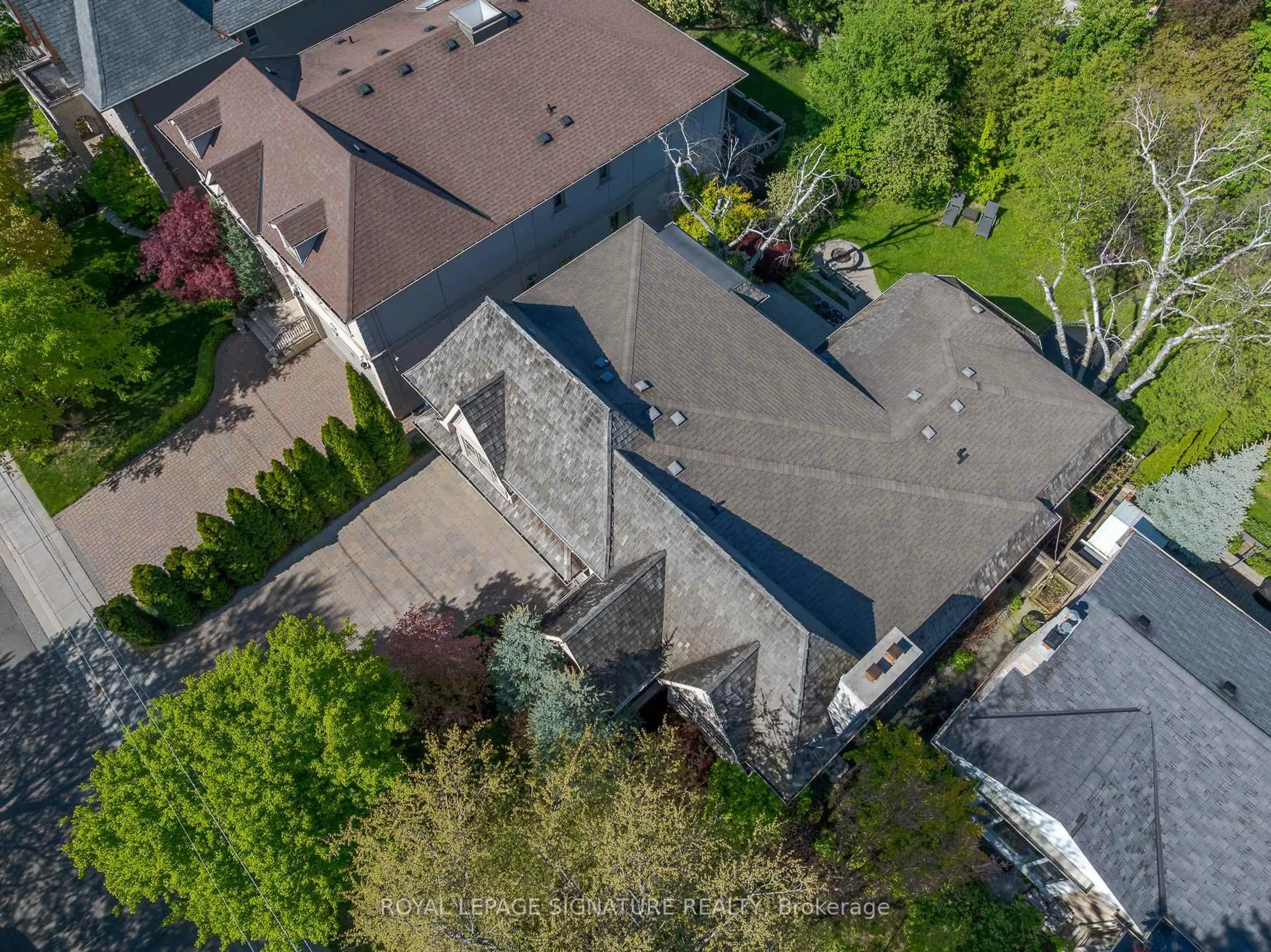 A pic from outside/outdoor area/front of a property/back of a property/a pic from drone, street for 43 Fenn Ave, Toronto Ontario M2L 1M7