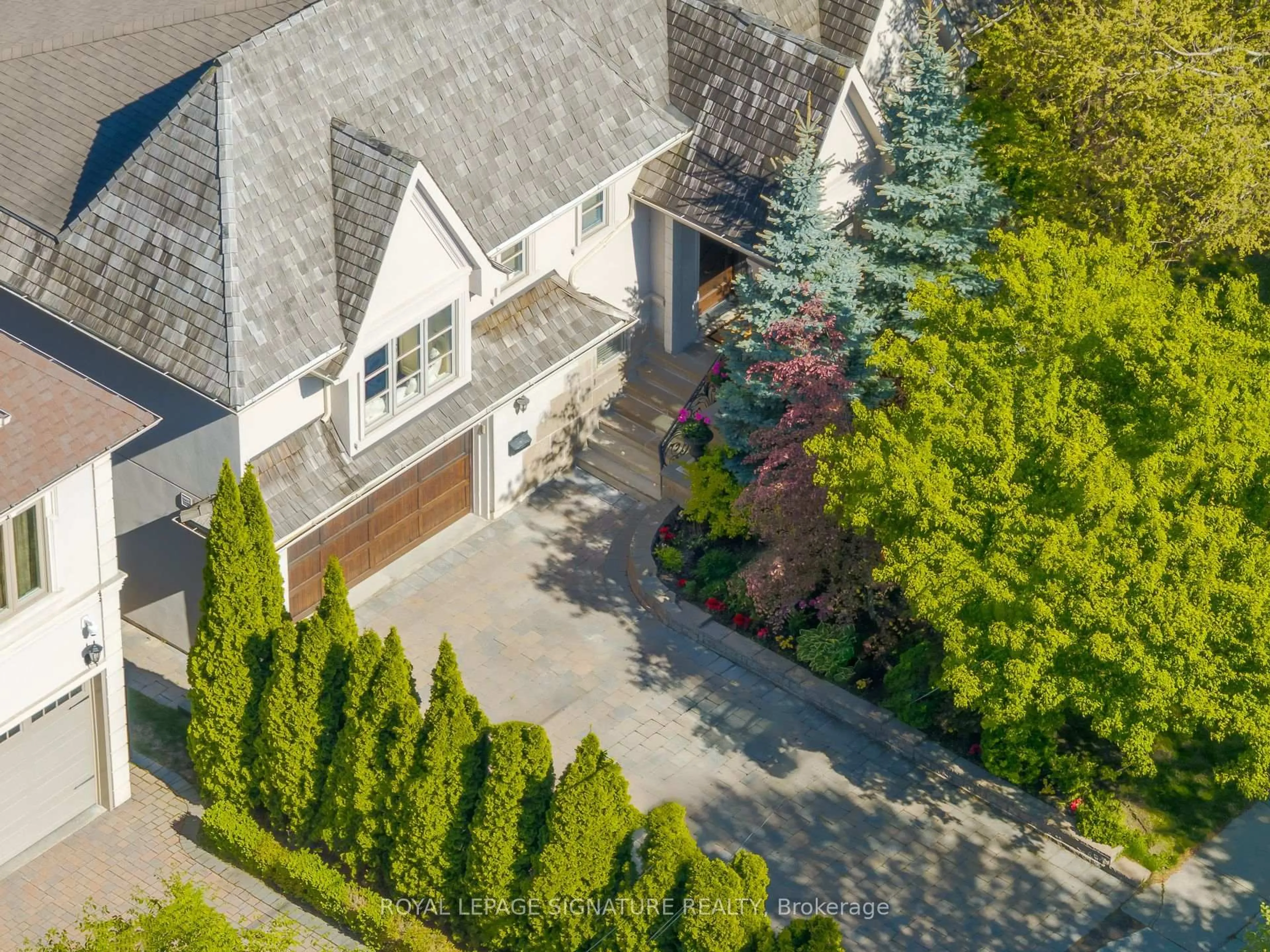 A pic from outside/outdoor area/front of a property/back of a property/a pic from drone, street for 43 Fenn Ave, Toronto Ontario M2L 1M7