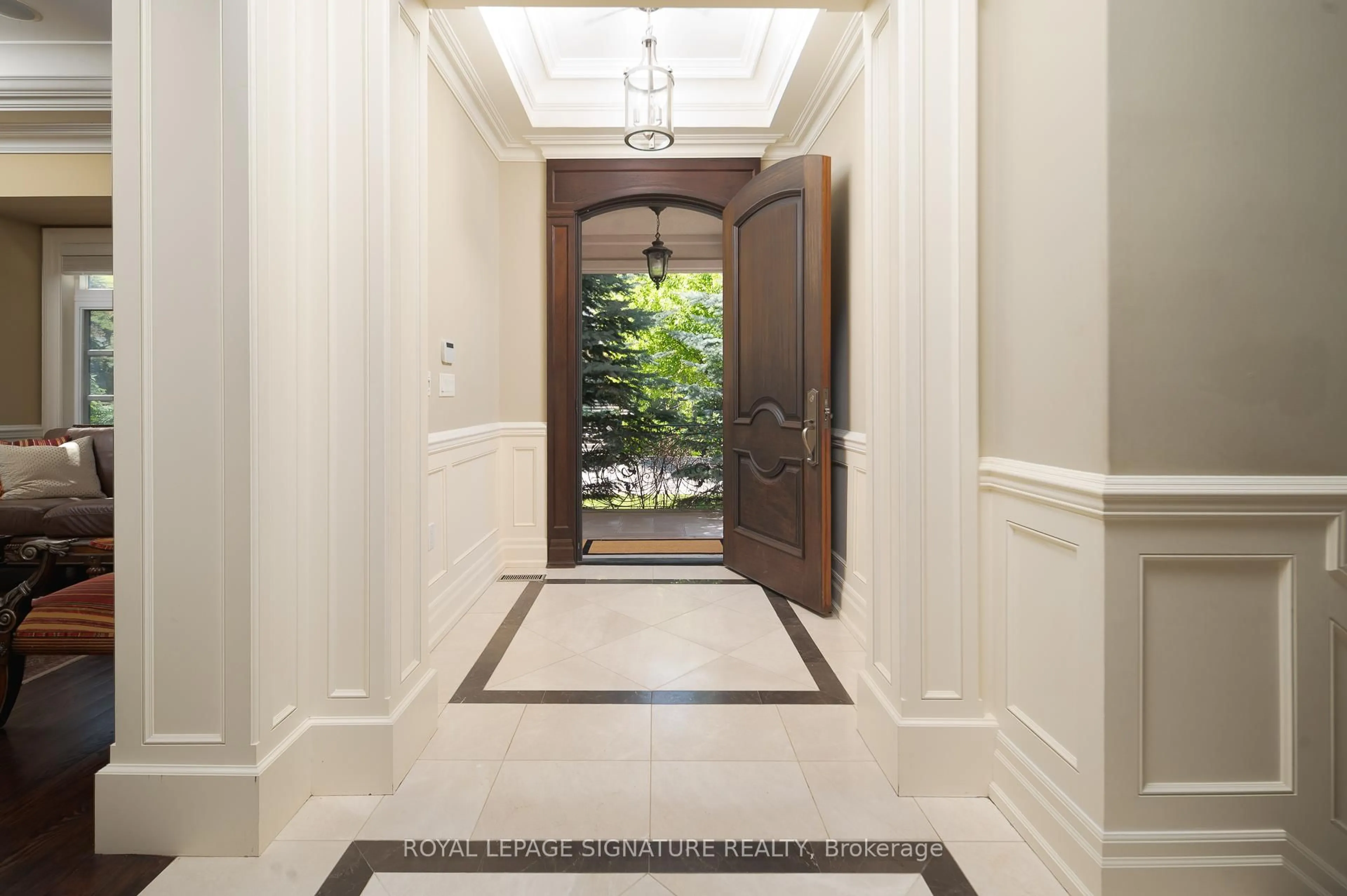 Indoor entryway for 43 Fenn Ave, Toronto Ontario M2L 1M7