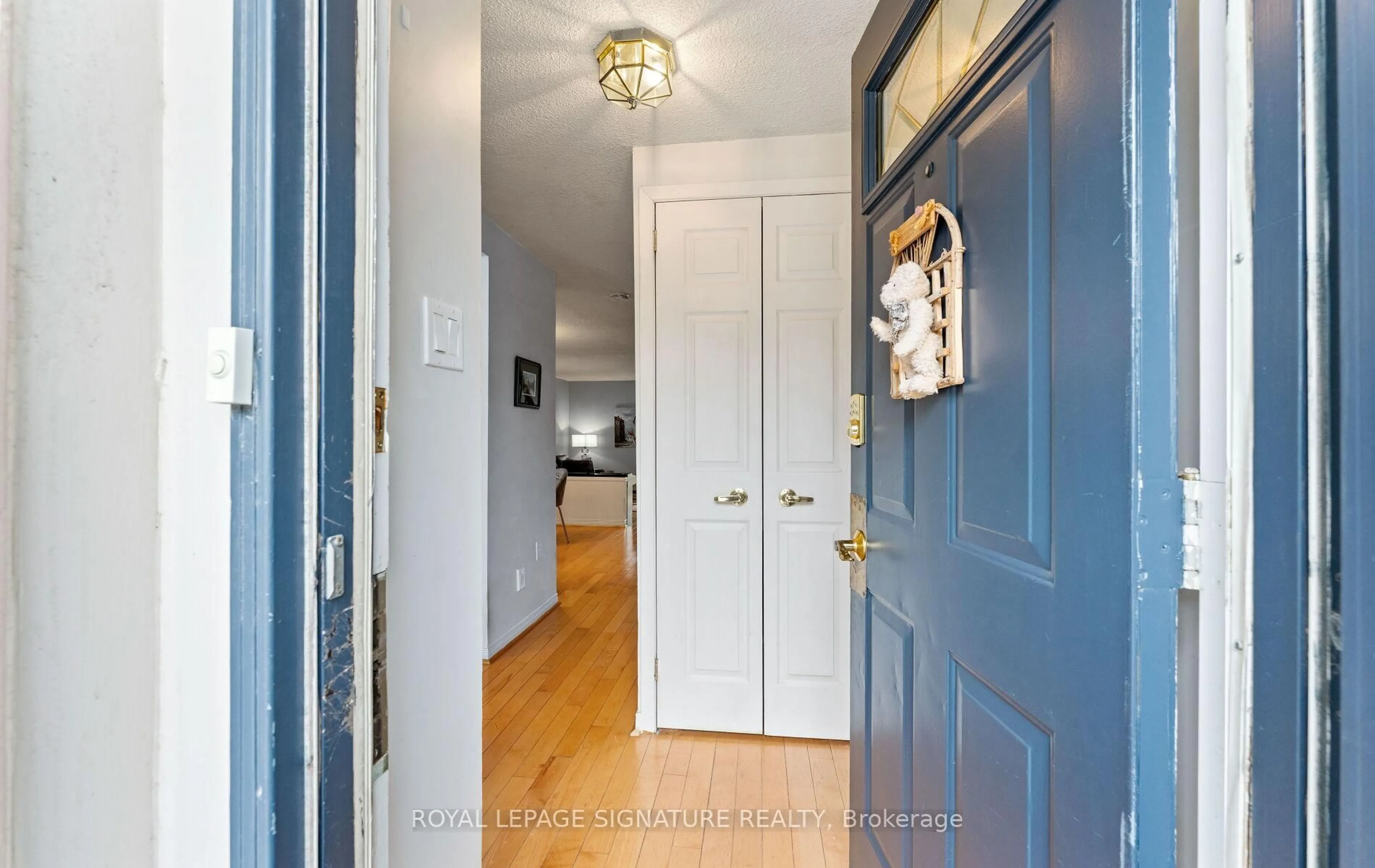 Indoor entryway for 74 Dutch Myrtle Way, Toronto Ontario M3B 3K8