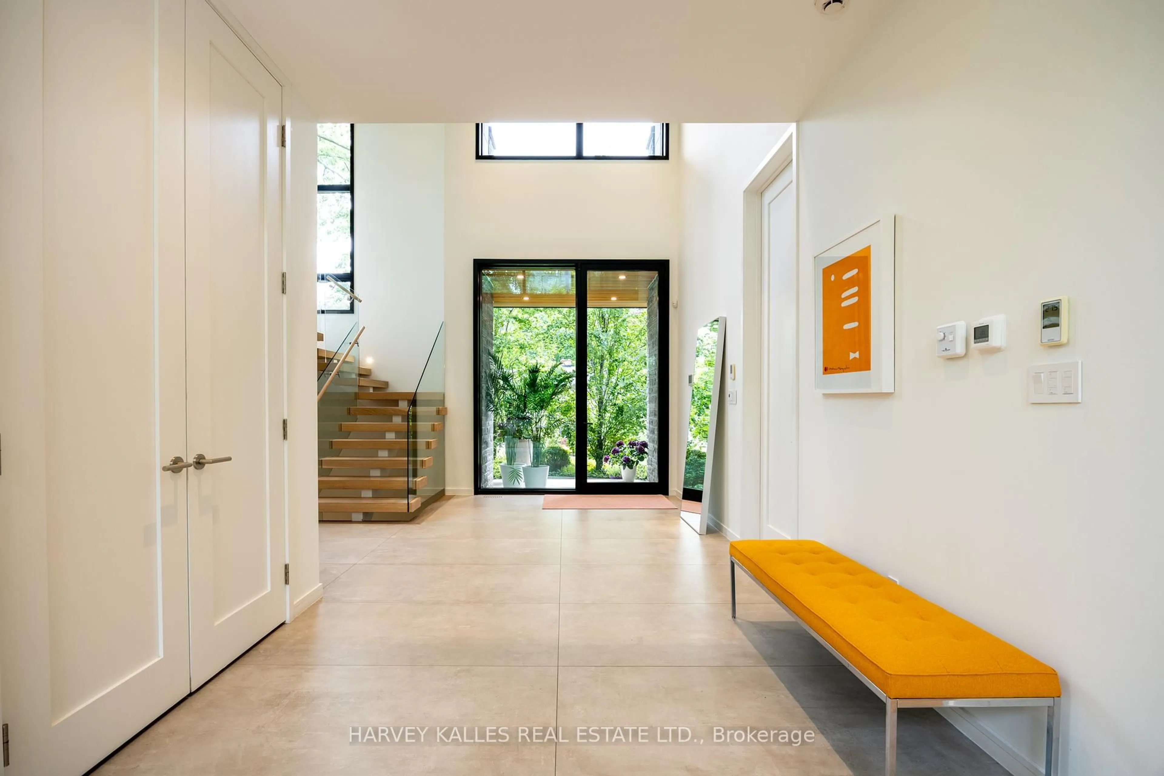 Indoor entryway for 12 Tetbury Cres, Toronto Ontario M3A 3G3