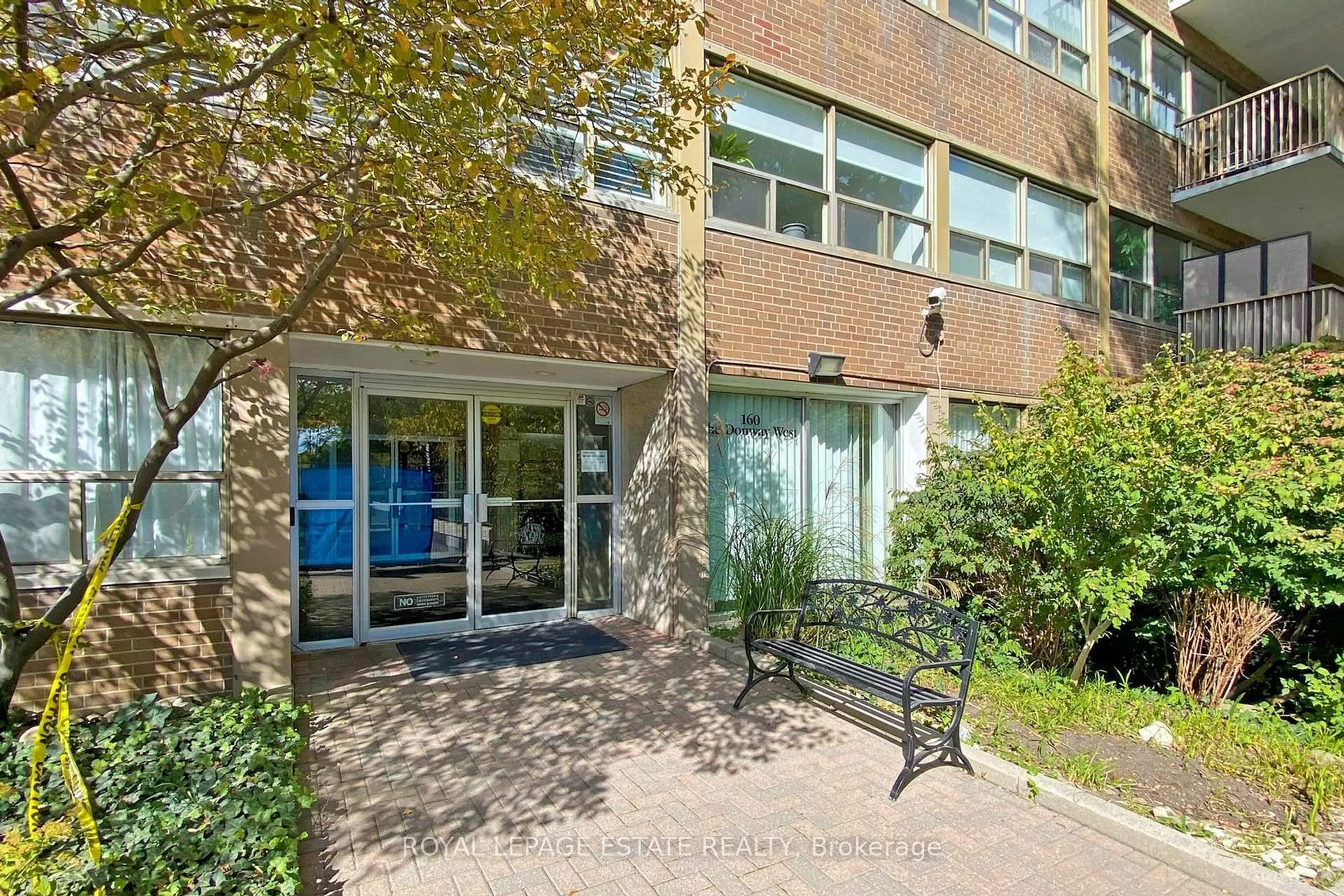 Indoor foyer for 160 The Donway N/A #208, Toronto Ontario M3C 2G1