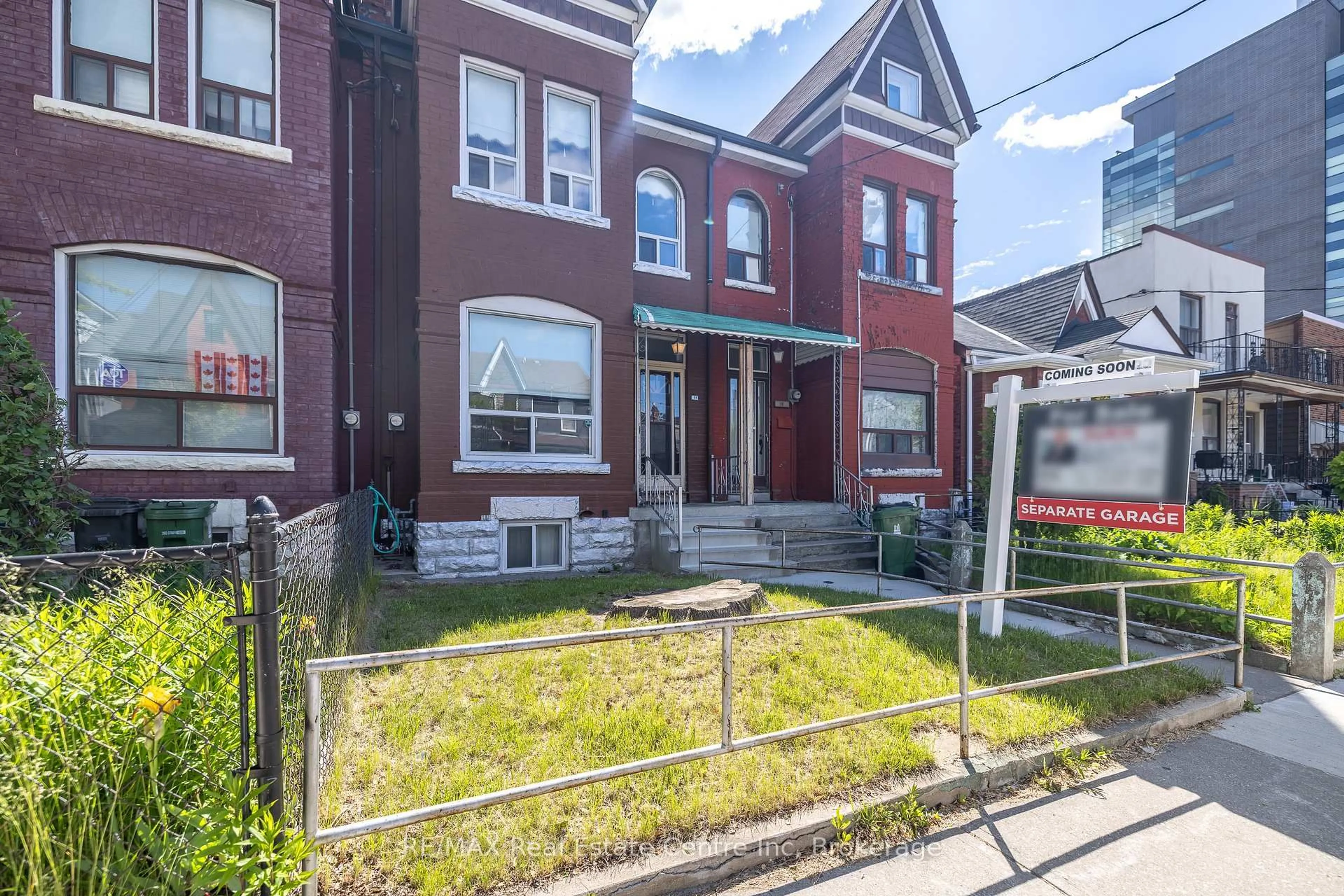 Home with brick exterior material, street for 11.5 Lippincott St, Toronto Ontario M5T 2R4