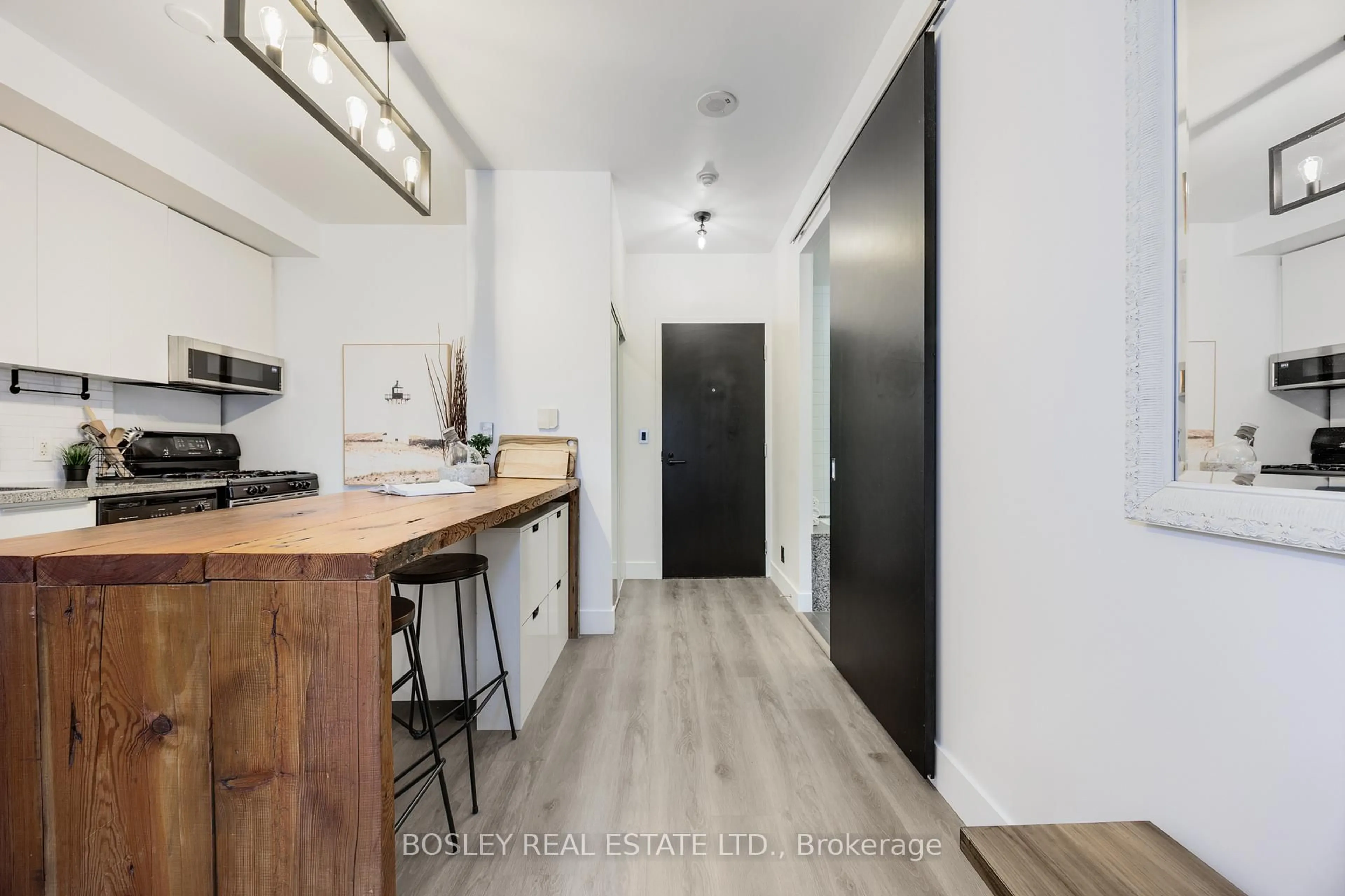 Unknown for 1 Shaw St #304, Toronto Ontario M6K 0A1