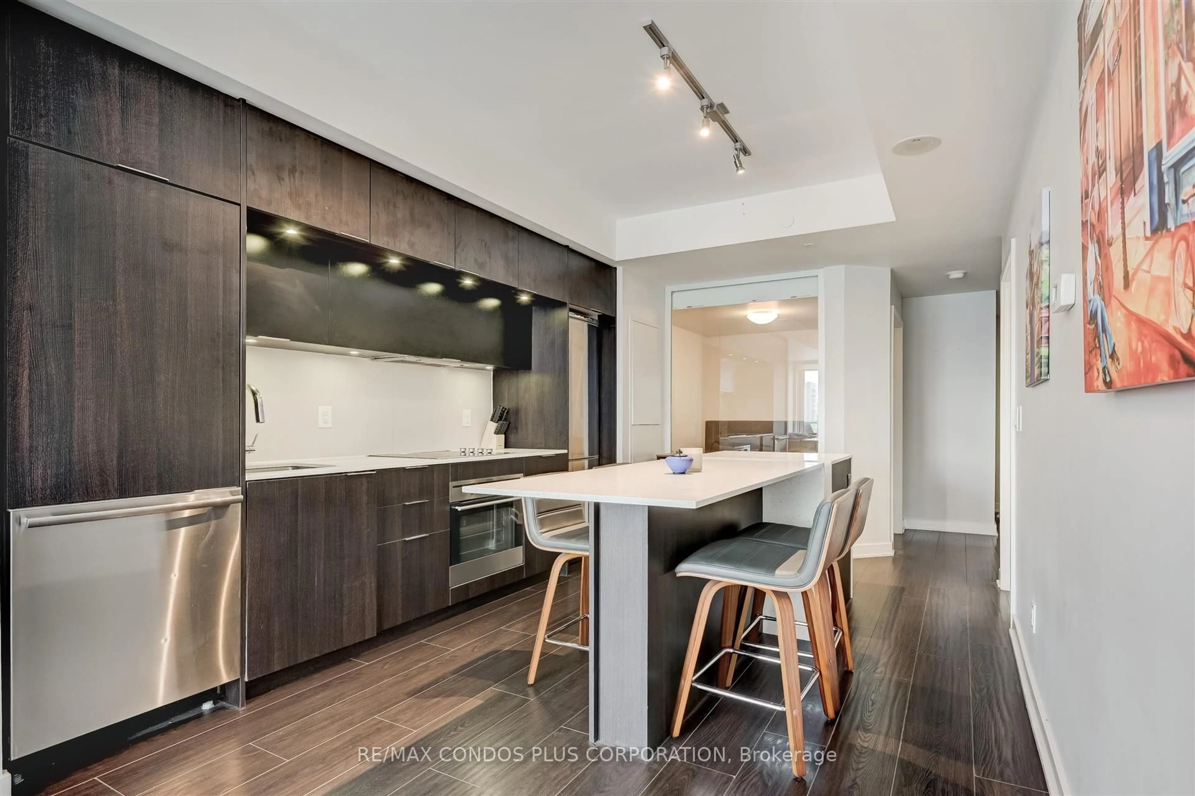 Contemporary kitchen, wood/laminate floor for 170 Sumach St #1407, Toronto Ontario M5A 0C3