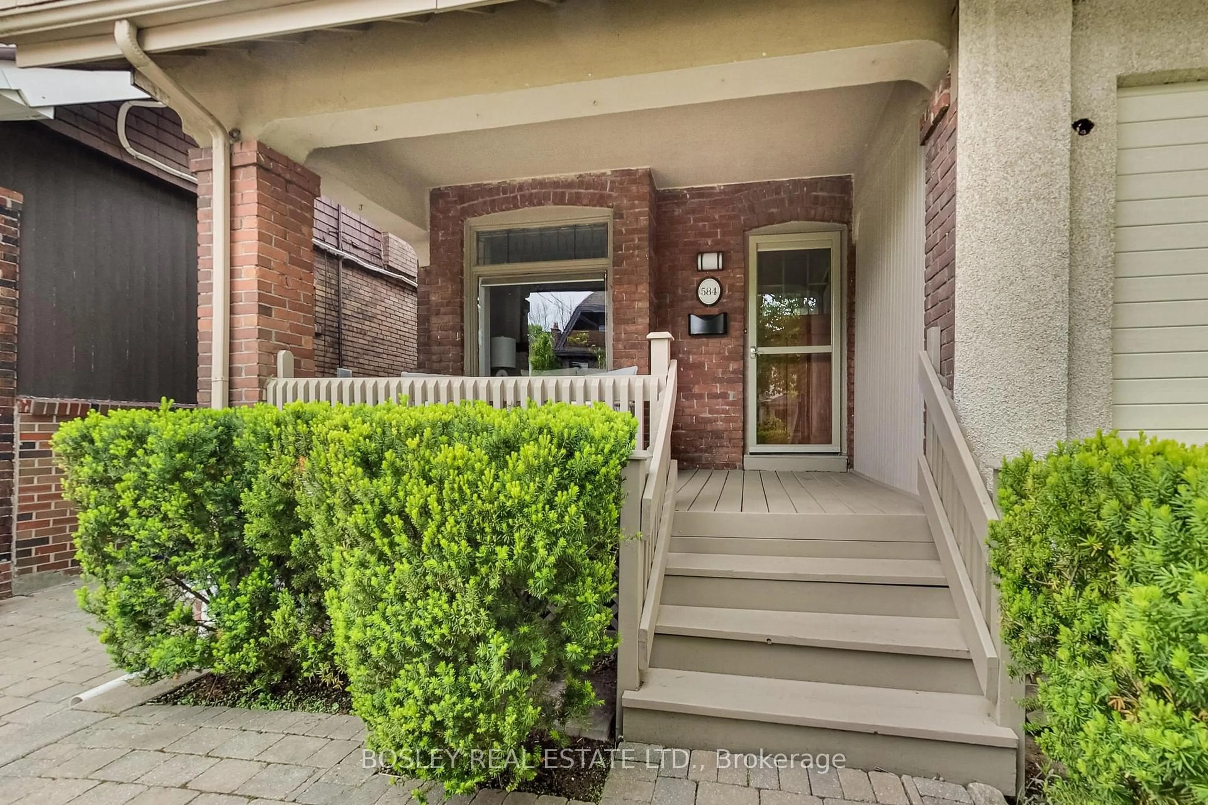 Unknown for 584 Balliol St, Toronto Ontario M4S 1E5