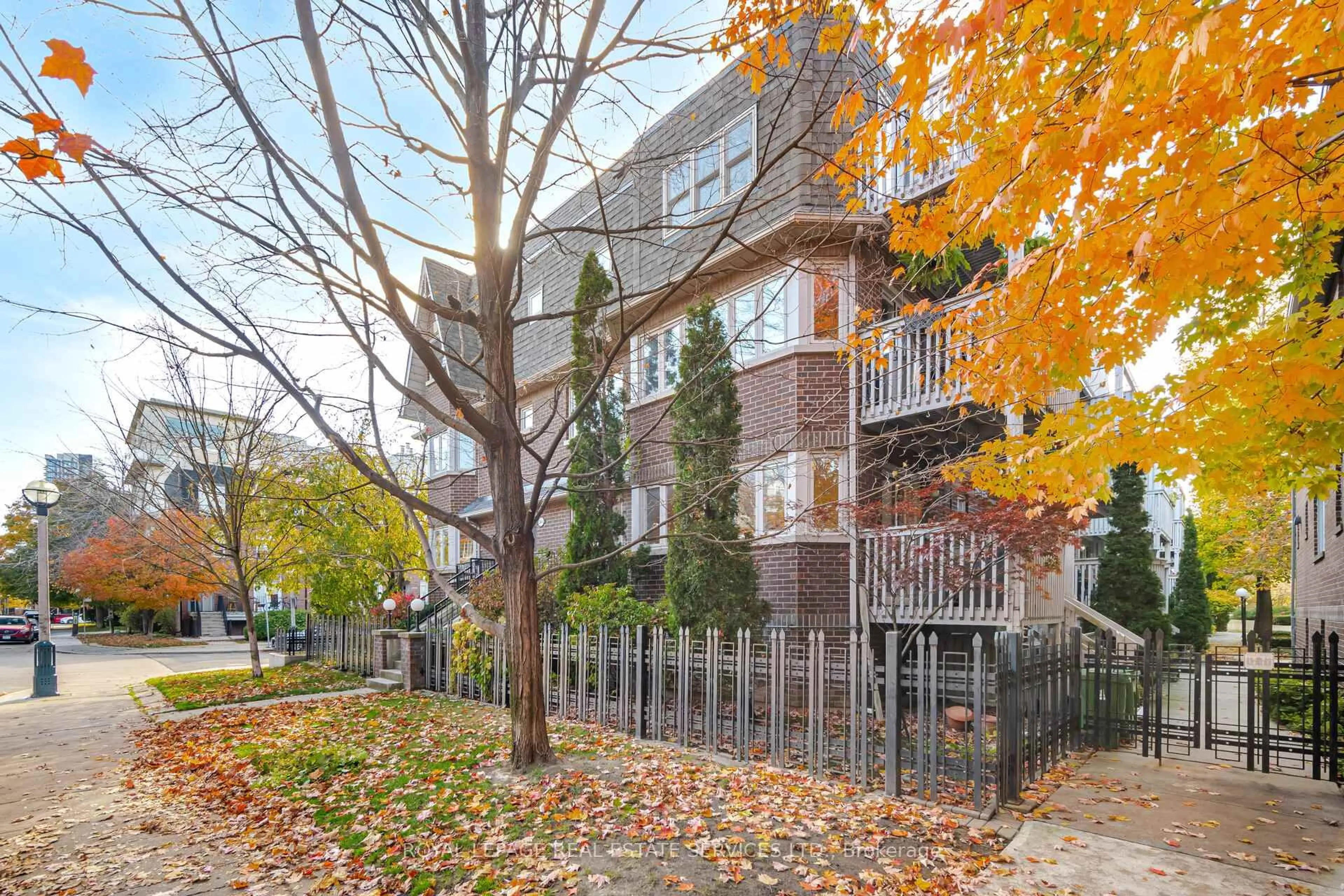 Patio, street for 24A Massey St, Toronto Ontario M6J 3T7