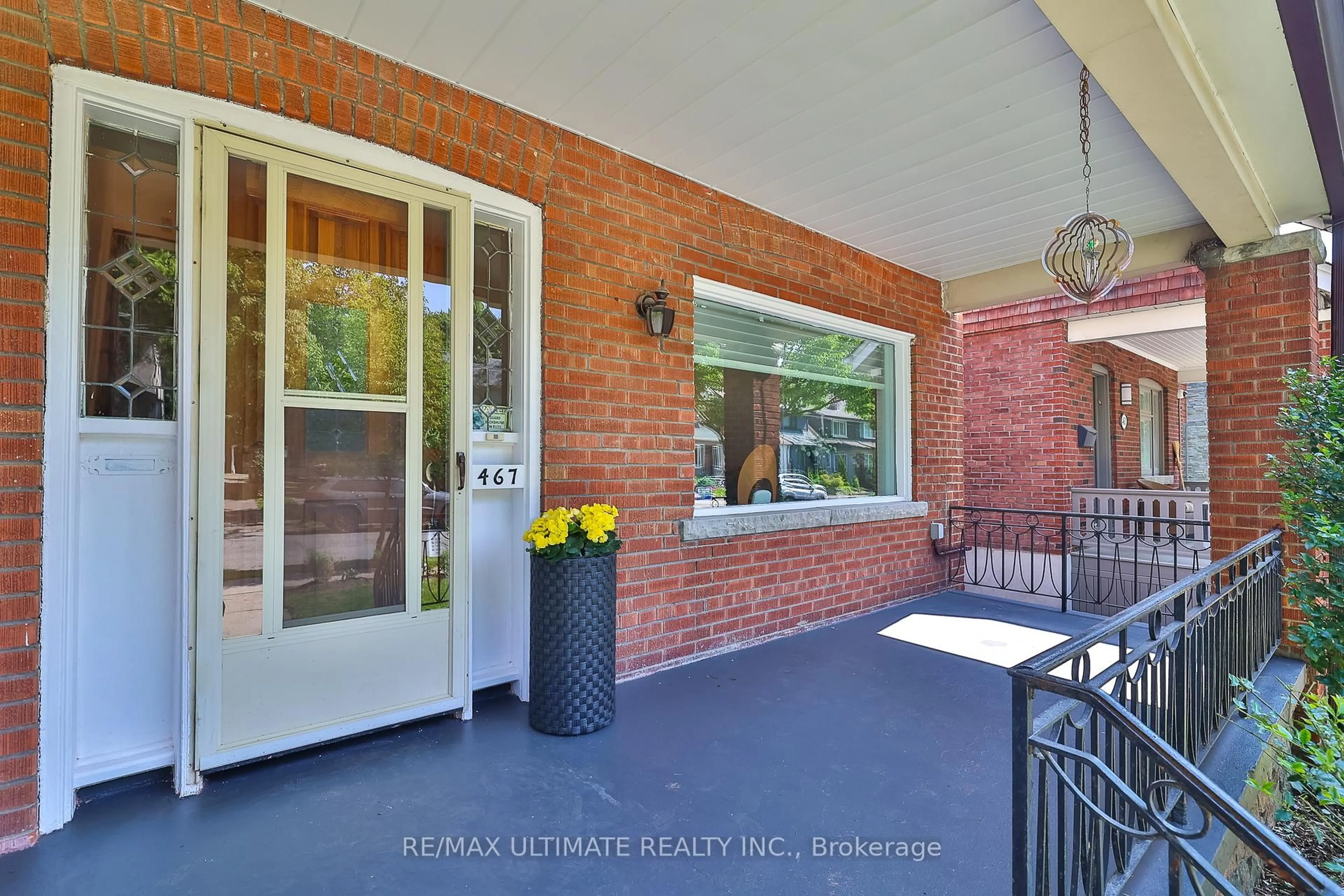 Indoor entryway for 467 Hillsdale Ave, Toronto Ontario M4S 1V1