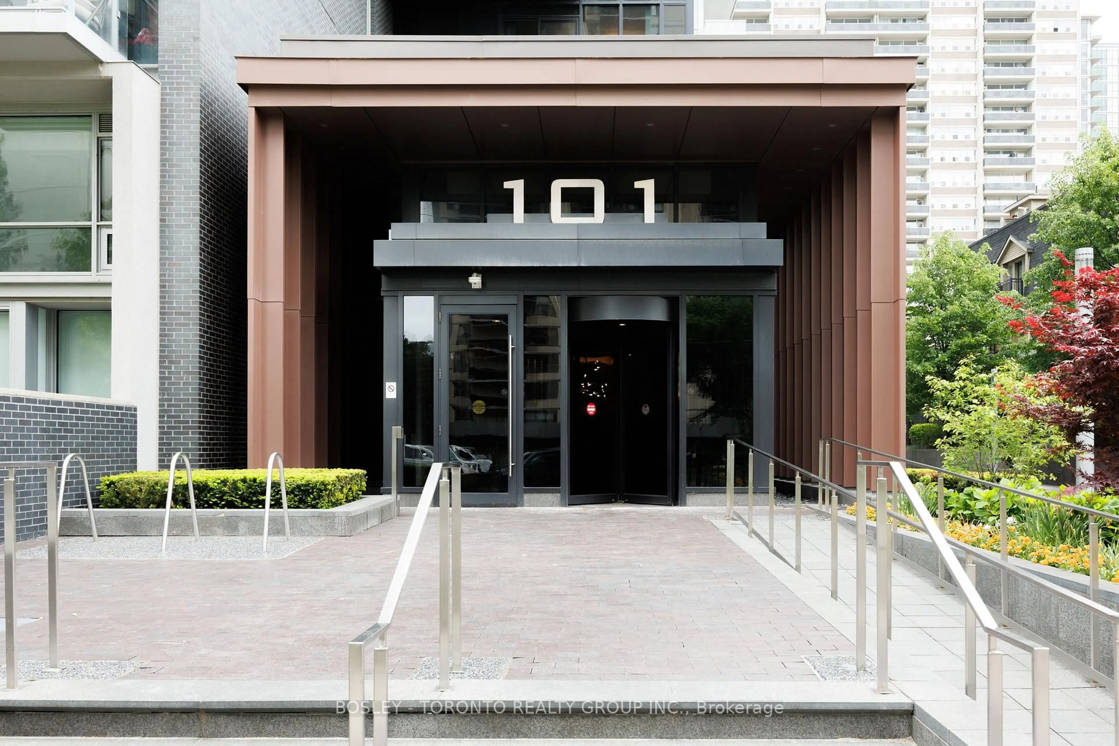 Indoor foyer for 101 Erskine Ave #2810, Toronto Ontario M4P 1Y5