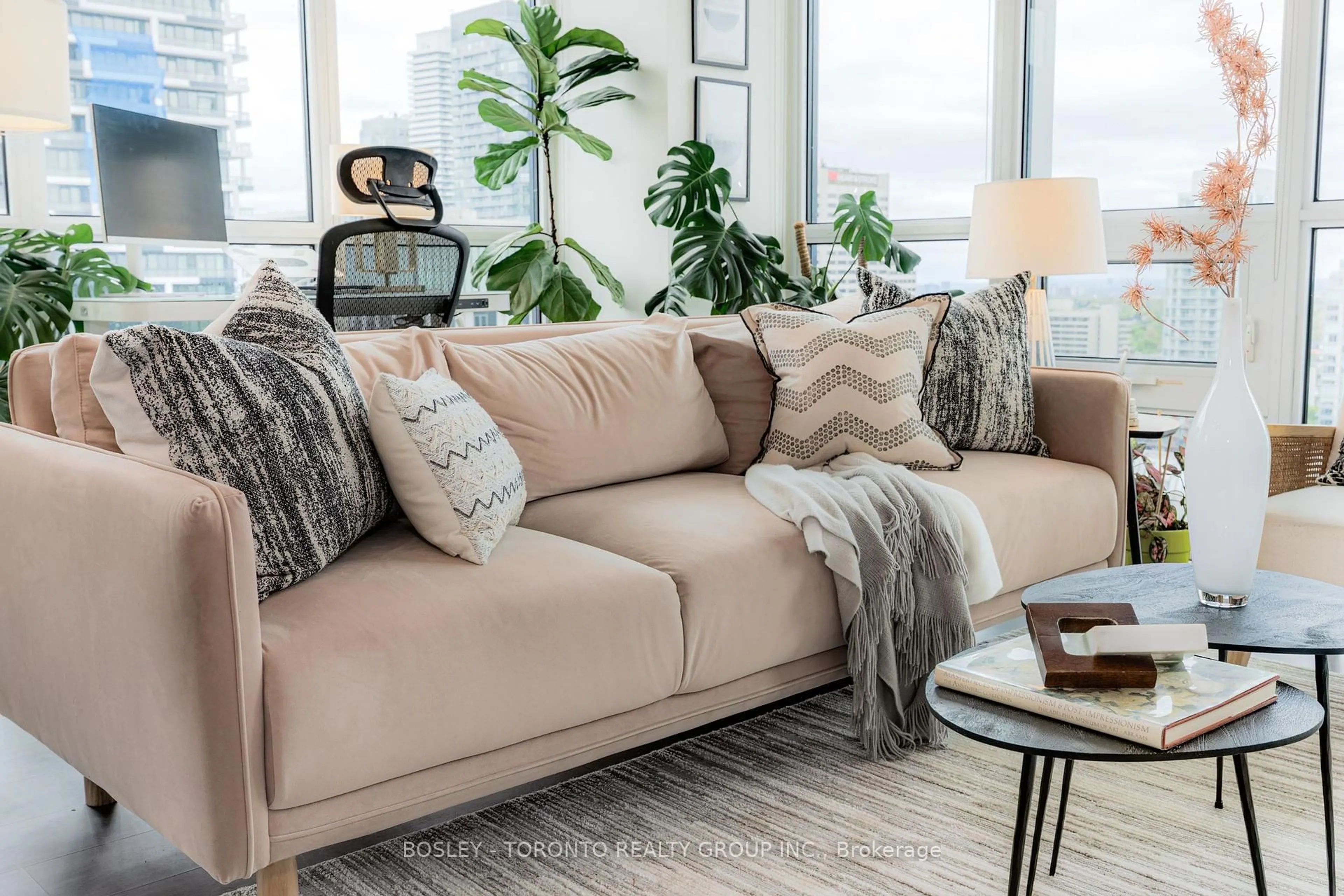 Living room with furniture, unknown for 101 Erskine Ave #2810, Toronto Ontario M4P 1Y5