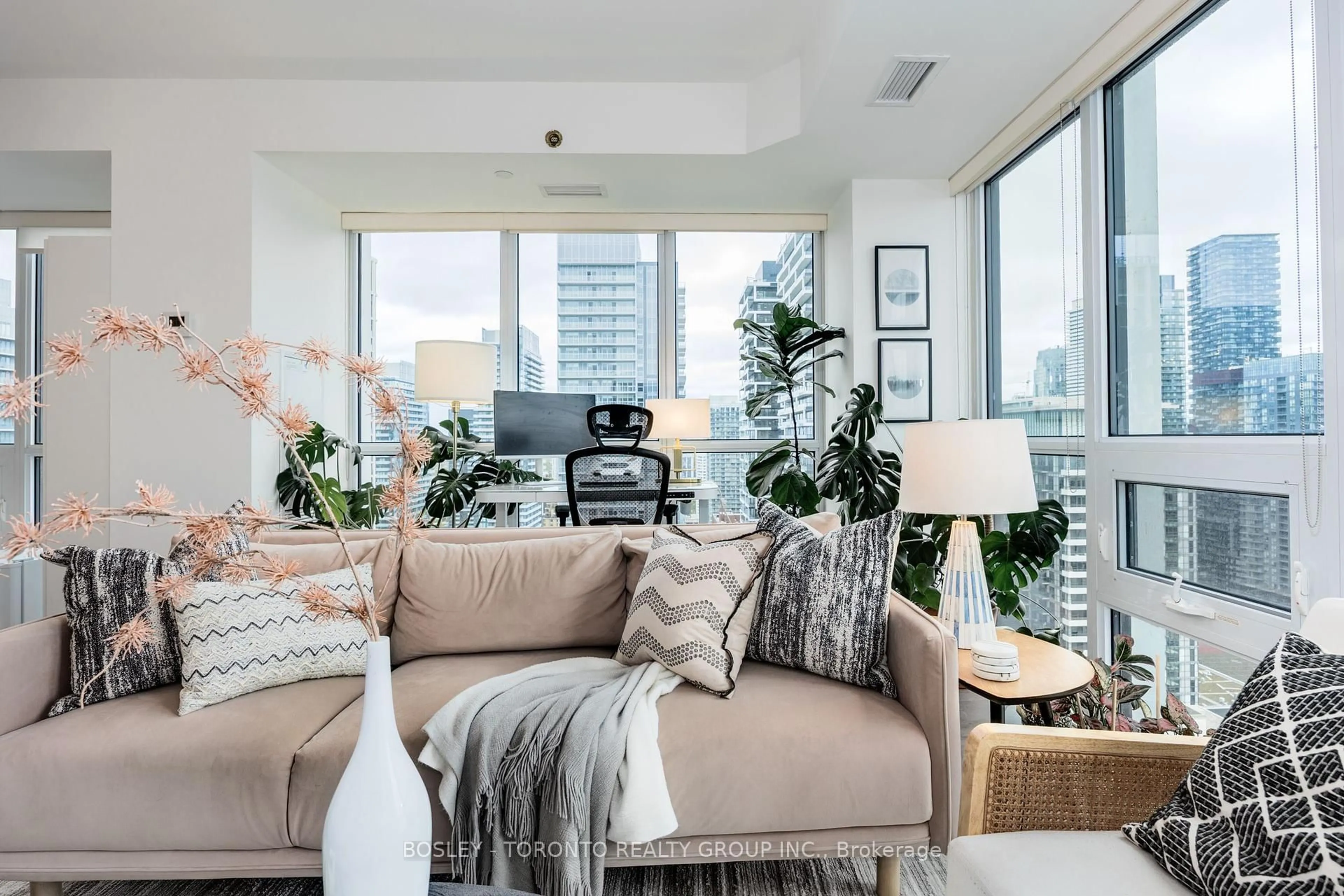 Living room with furniture, unknown for 101 Erskine Ave #2810, Toronto Ontario M4P 1Y5