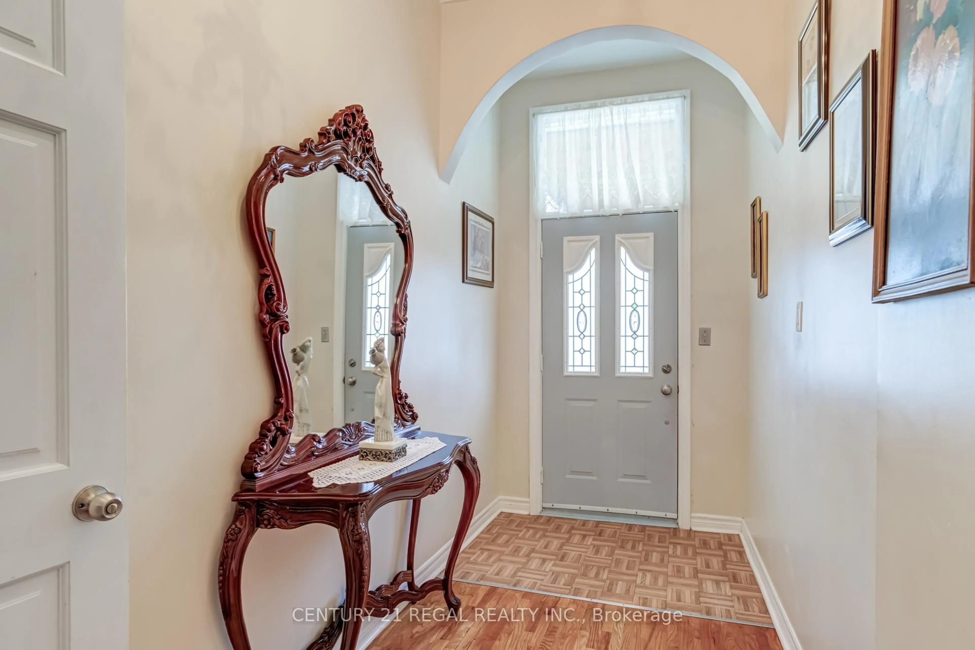 Indoor entryway for 199 Lisgar St, Toronto Ontario M6J 3G6