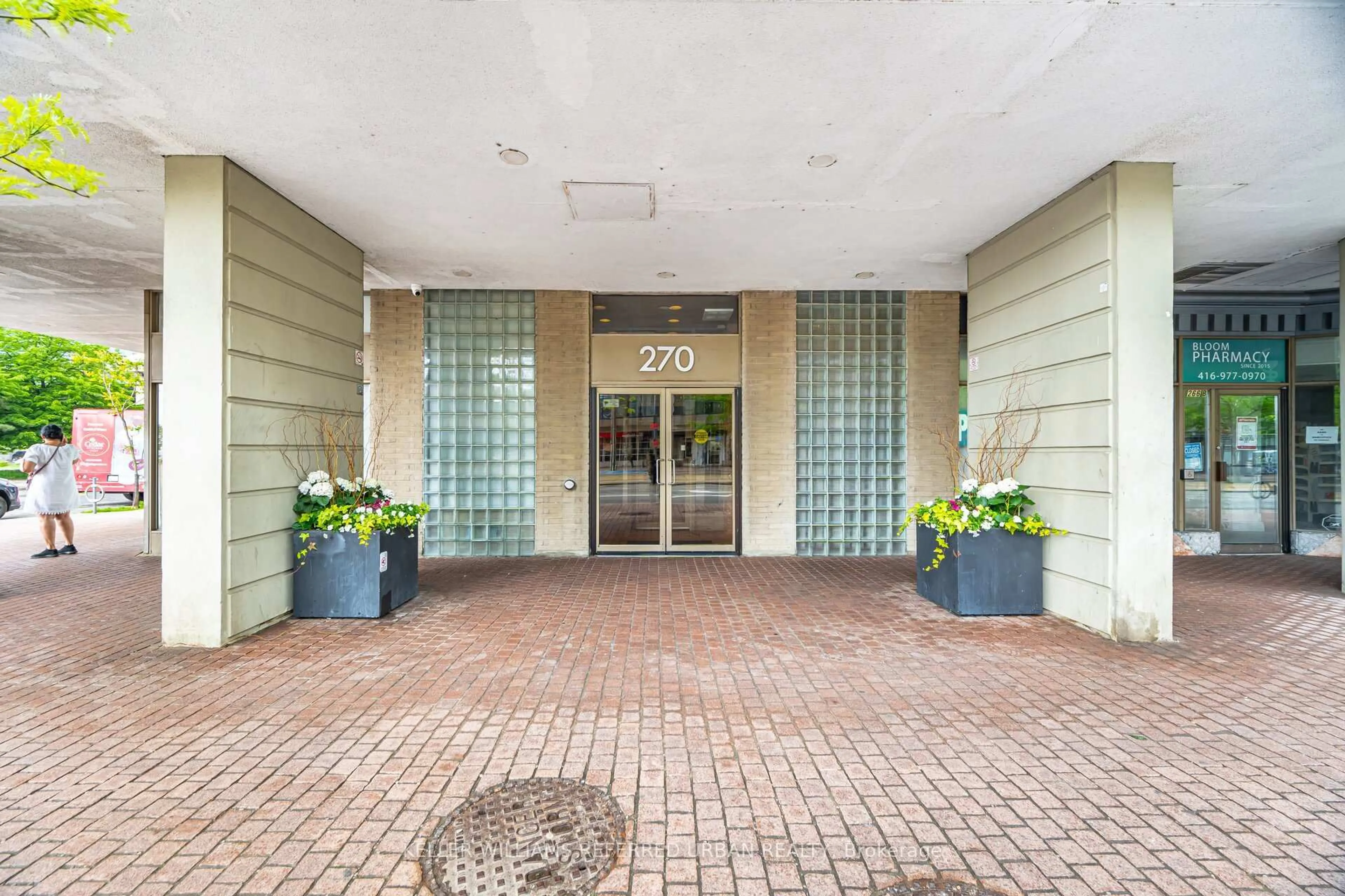 Indoor foyer for 270 Queens Quay N/A #2008, Toronto Ontario M5J 2N4