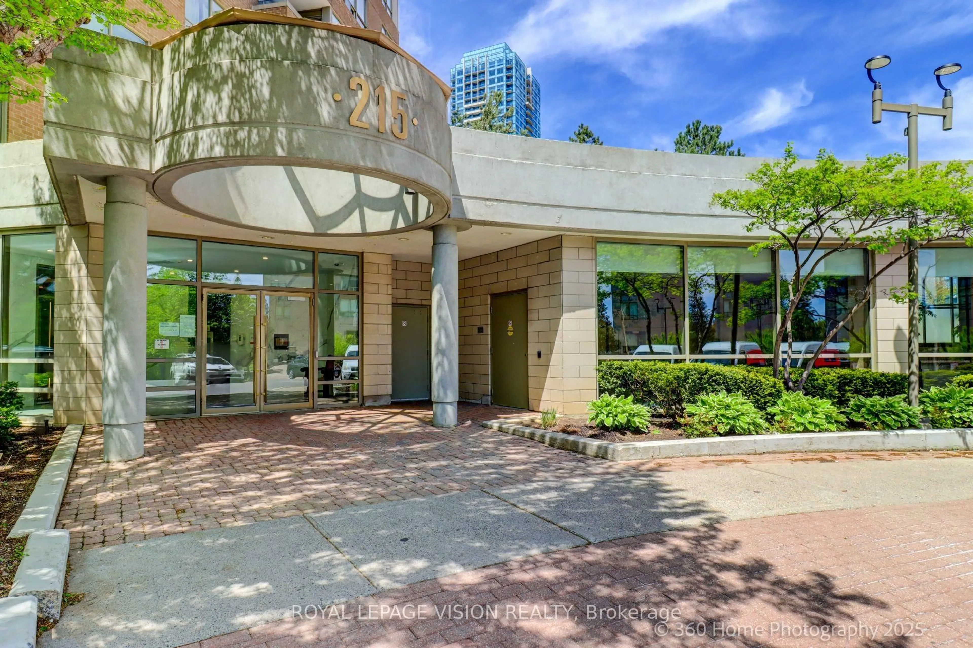 Indoor foyer for 215 Wynford Dr #407, Toronto Ontario M3C 3P5