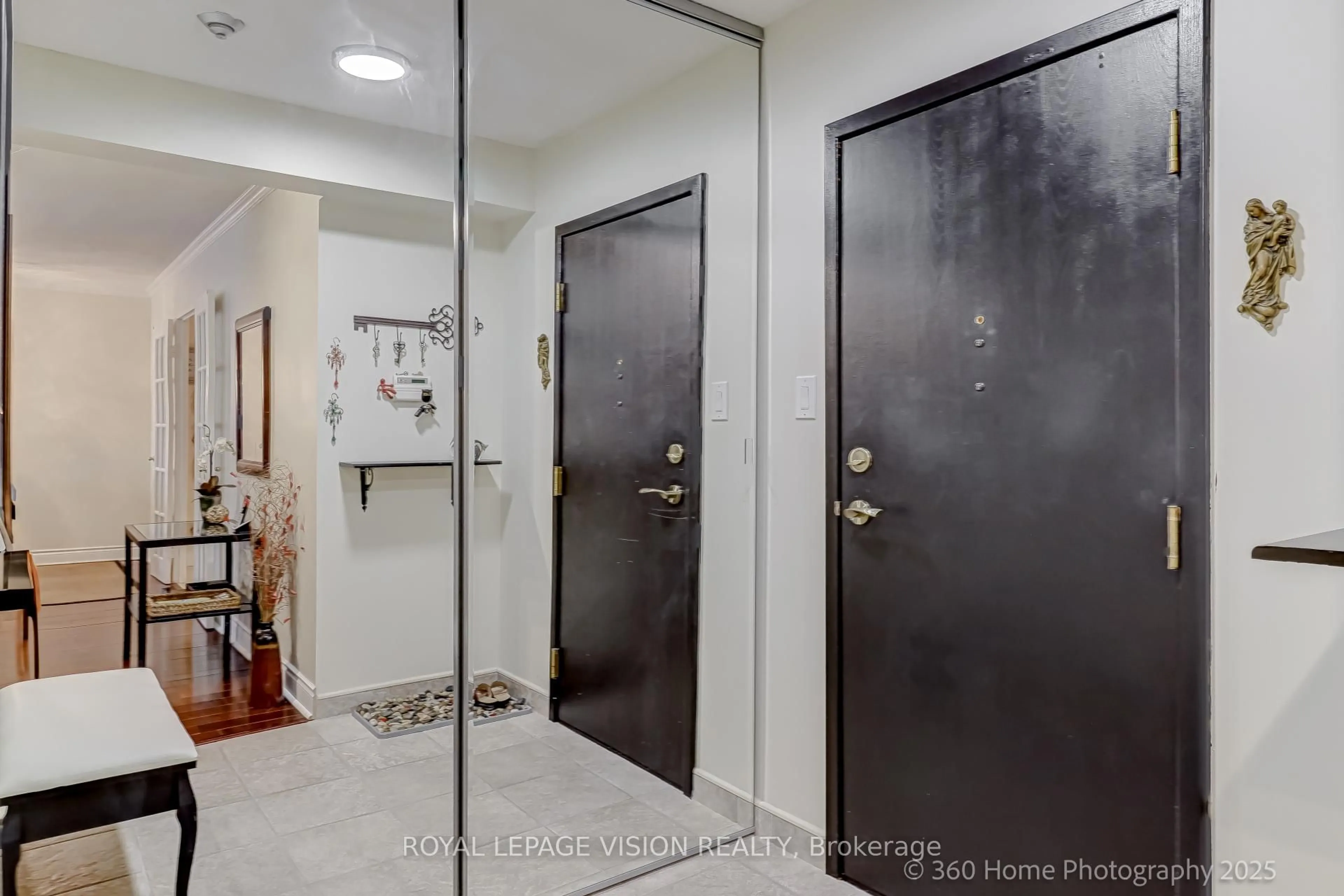 Indoor entryway for 215 Wynford Dr #407, Toronto Ontario M3C 3P5