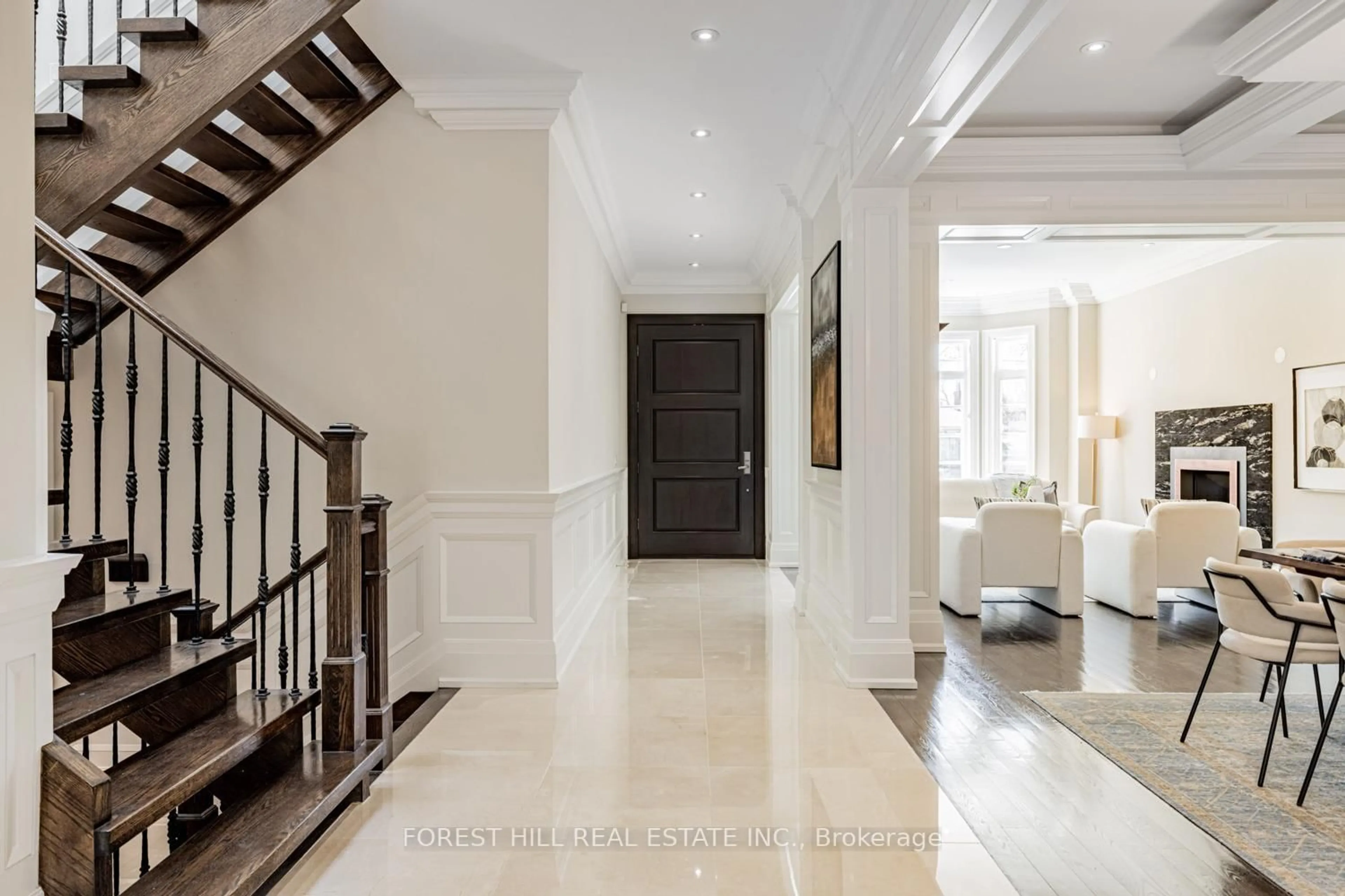 Indoor foyer for 276 Dunview Ave, Toronto Ontario M2N 4J5