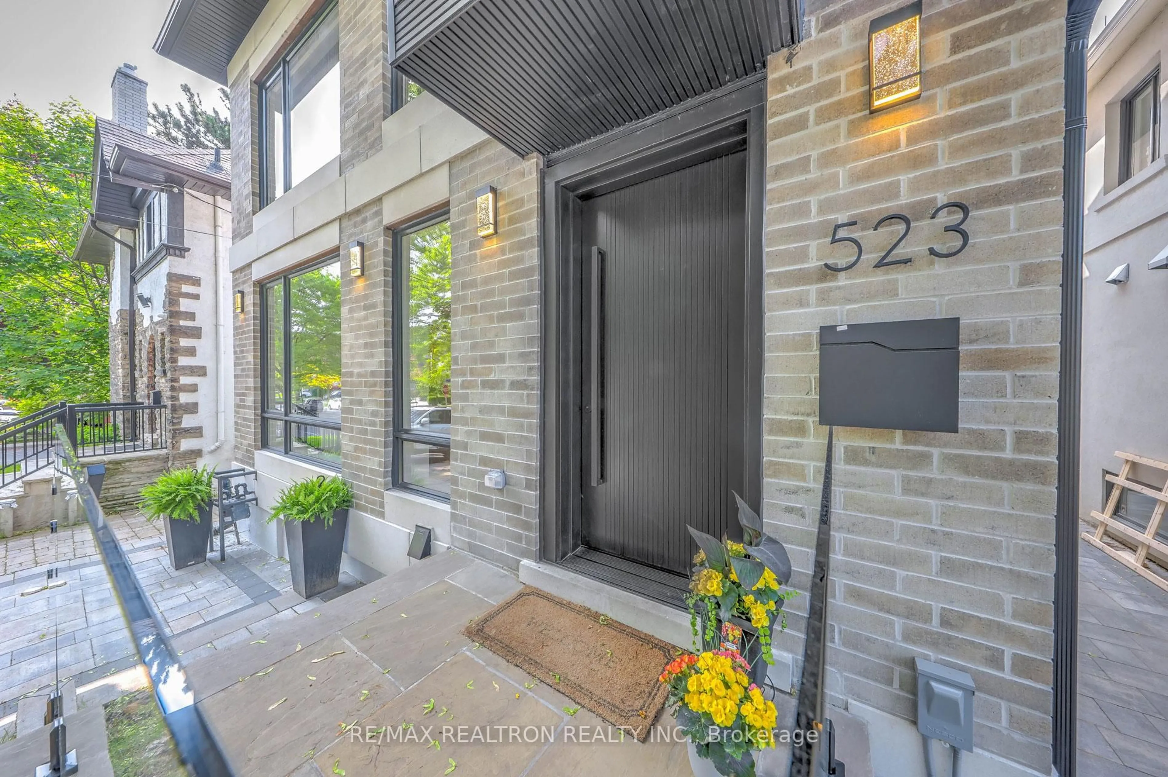 Unknown for 523 Briar Hill Ave, Toronto Ontario M5N 1N1