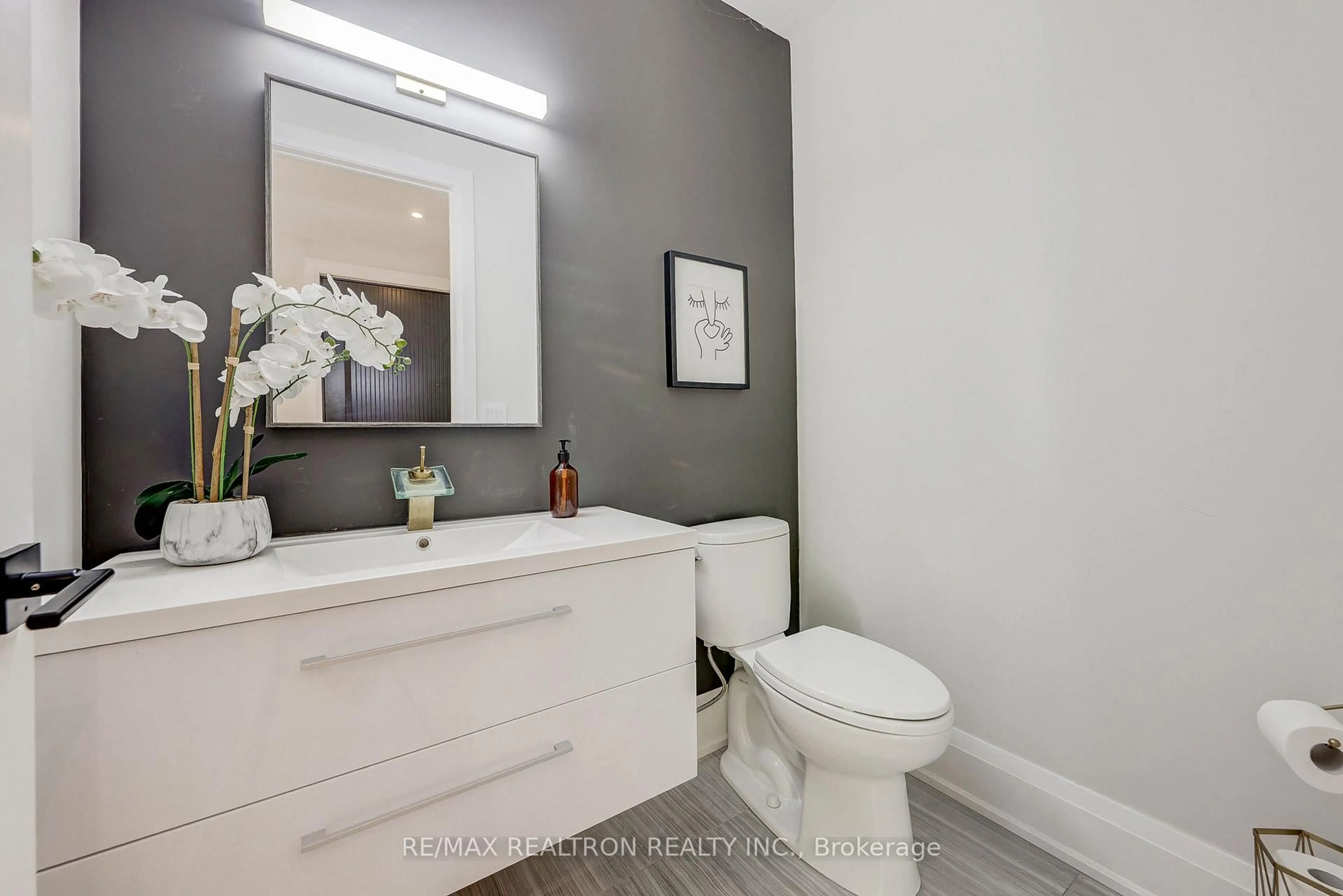Contemporary bathroom, ceramic/tile floor for 523 Briar Hill Ave, Toronto Ontario M5N 1N1