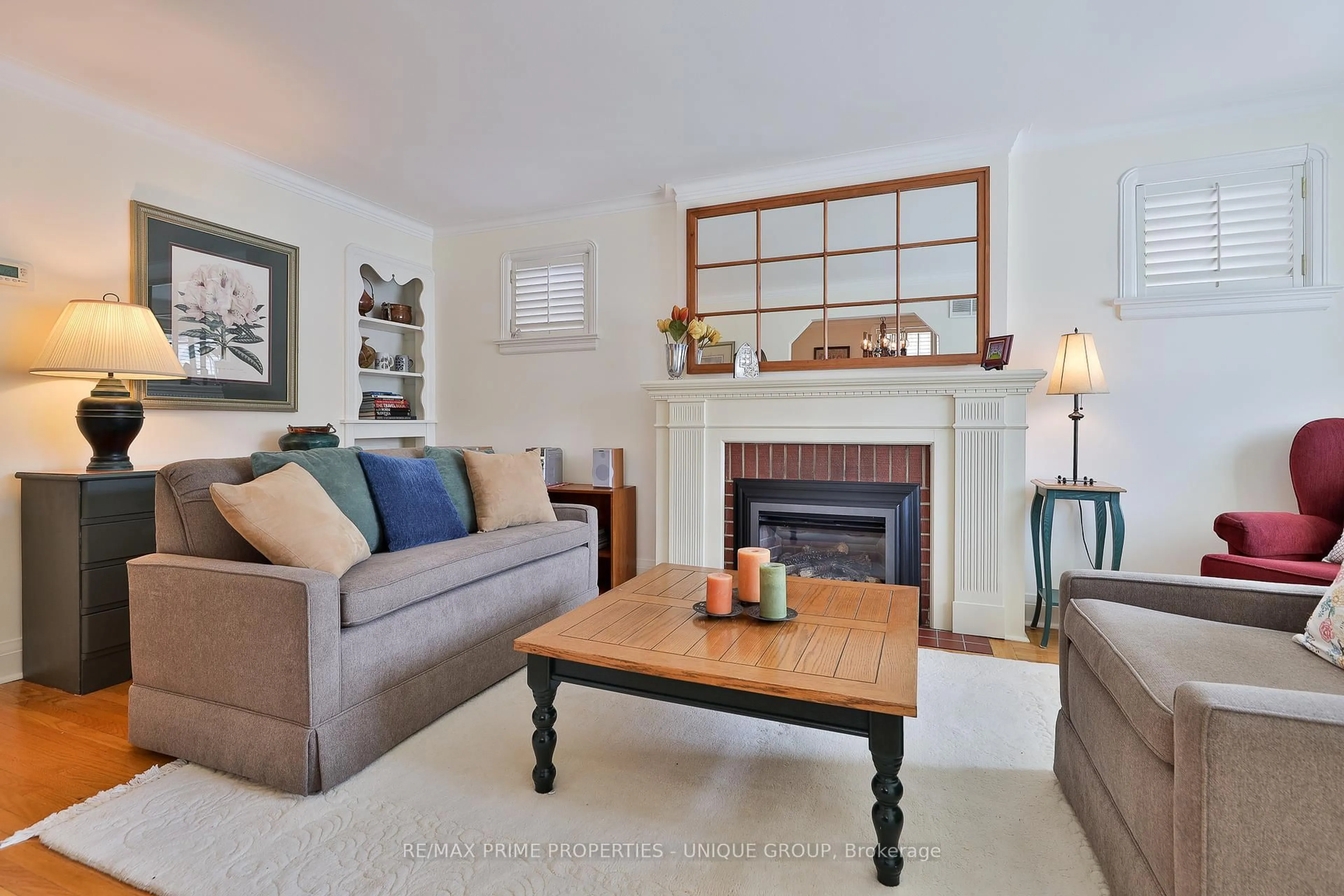 Living room with furniture, unknown for 598 Broadway Ave, Toronto Ontario M4G 2S5
