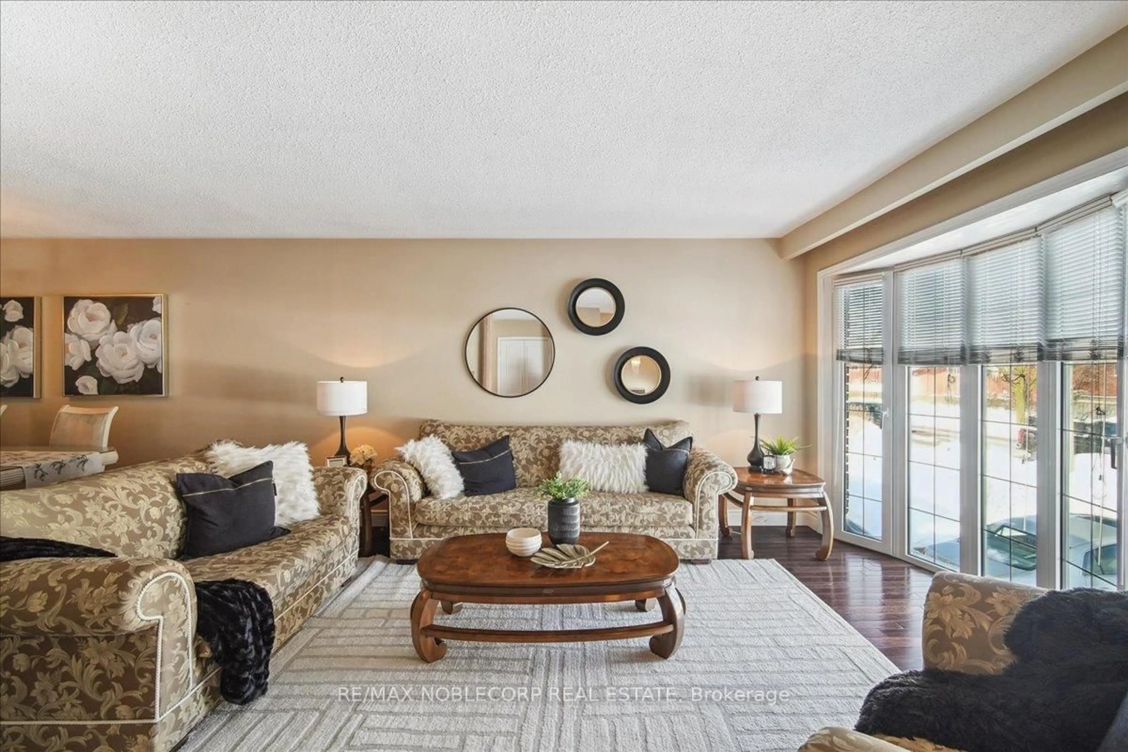 Living room with furniture, unknown for 300 Cherokee Blvd, Toronto Ontario M2H 2W7