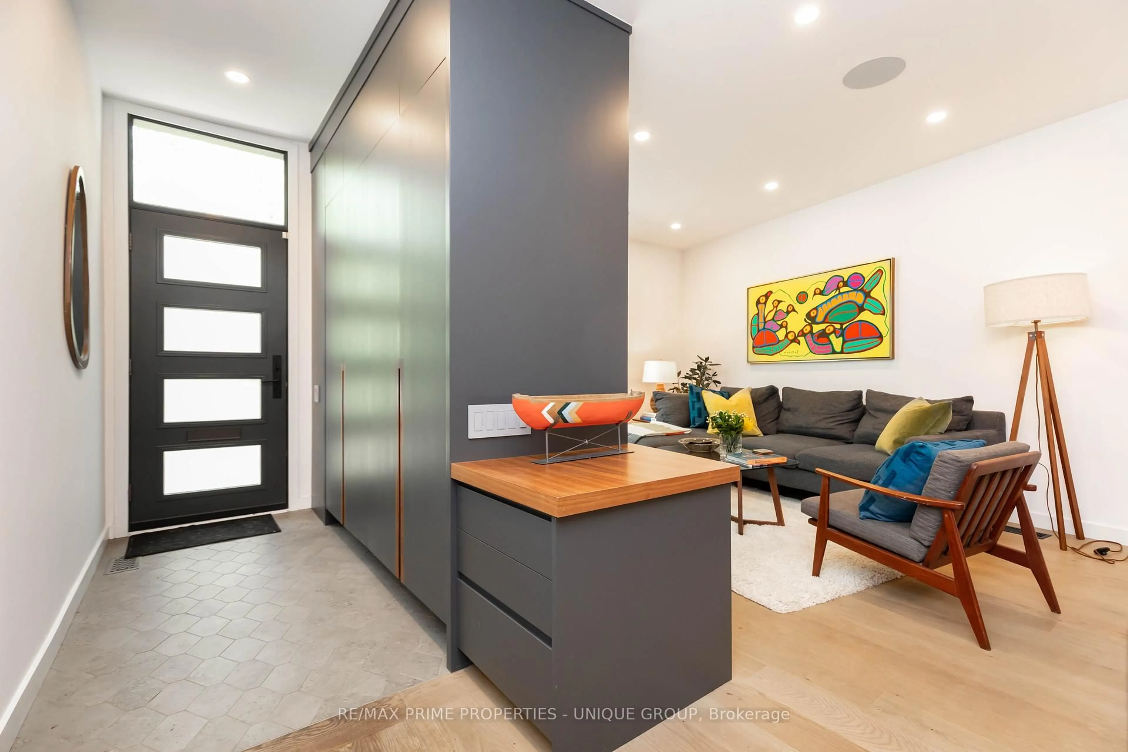 Indoor entryway for 137 Marlborough Pl, Toronto Ontario M5R 3J5