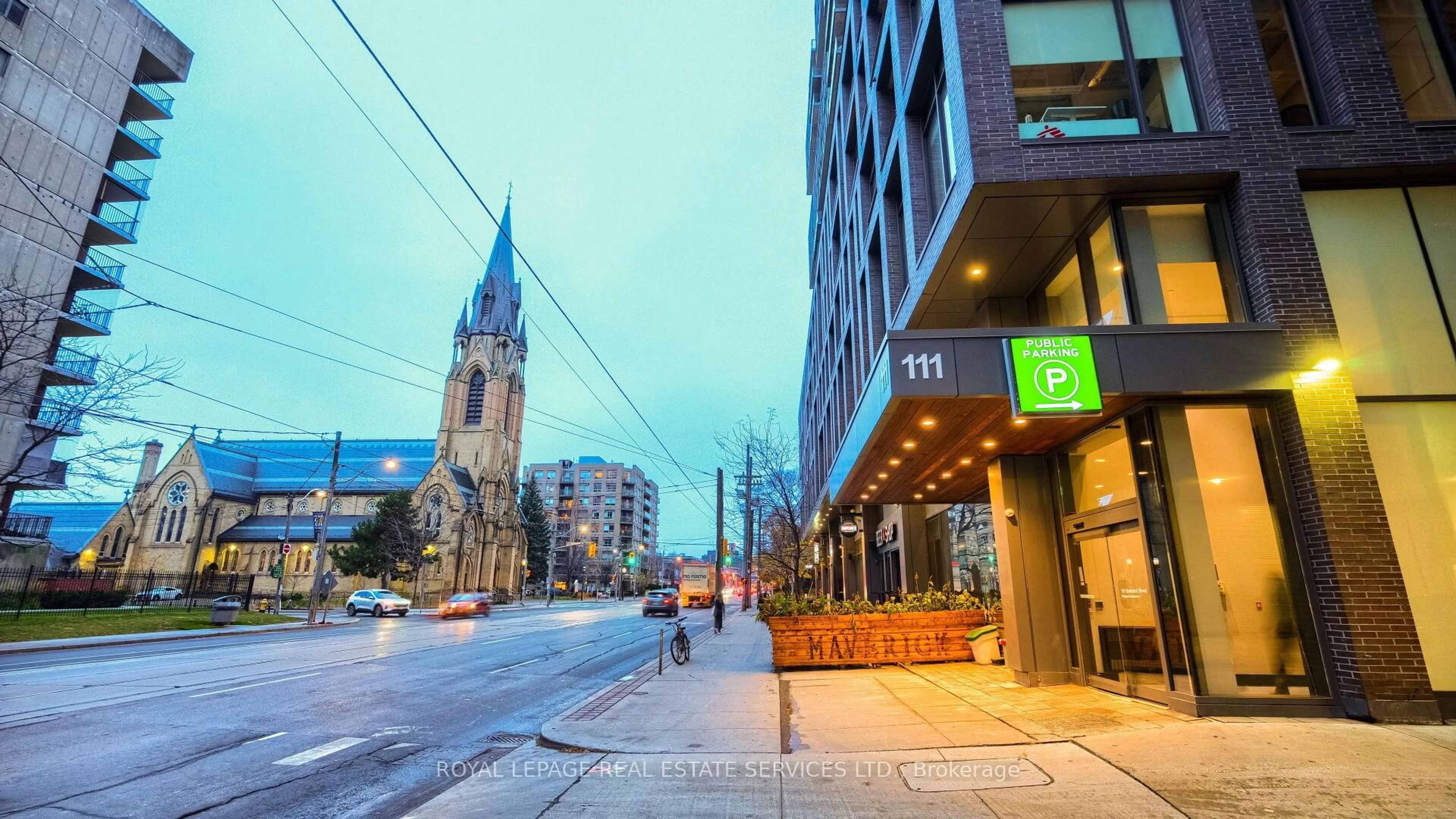 Indoor foyer for 111 Bathurst St #1301, Toronto Ontario M5V 0M9