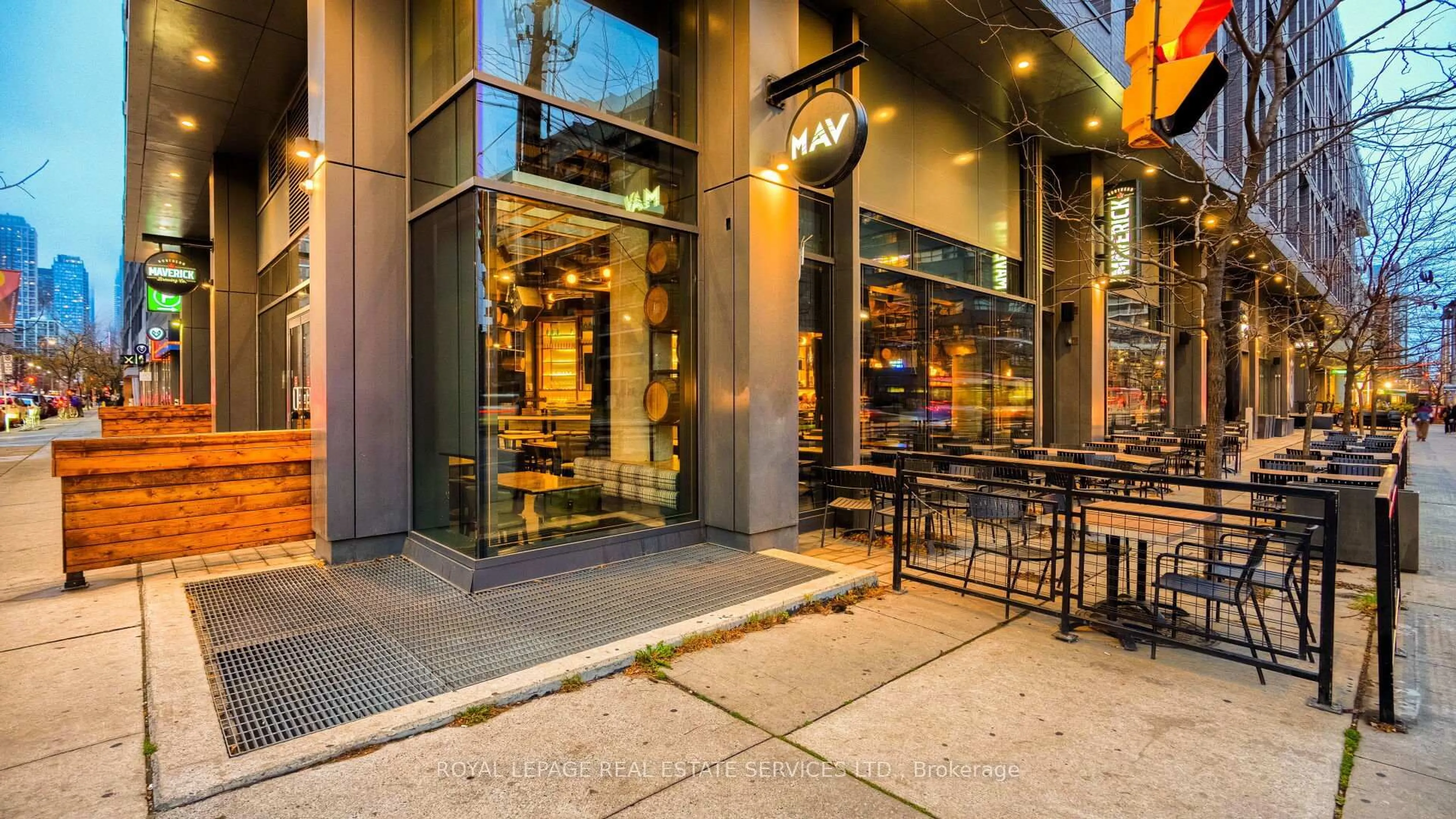 Patio, street for 111 Bathurst St #1301, Toronto Ontario M5V 0M9