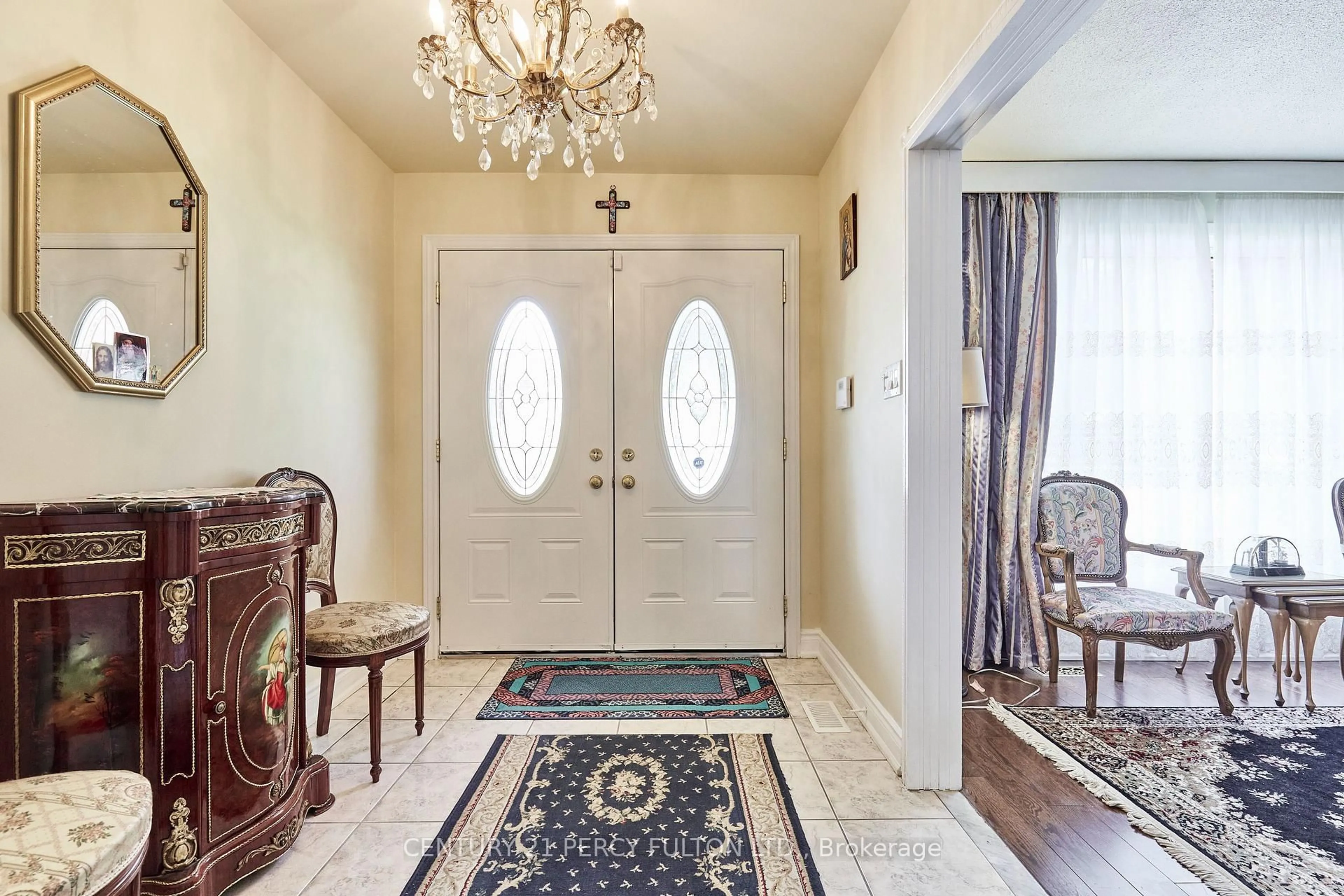 Indoor entryway for 40 Farmview Cres, Toronto Ontario M2J 1G4