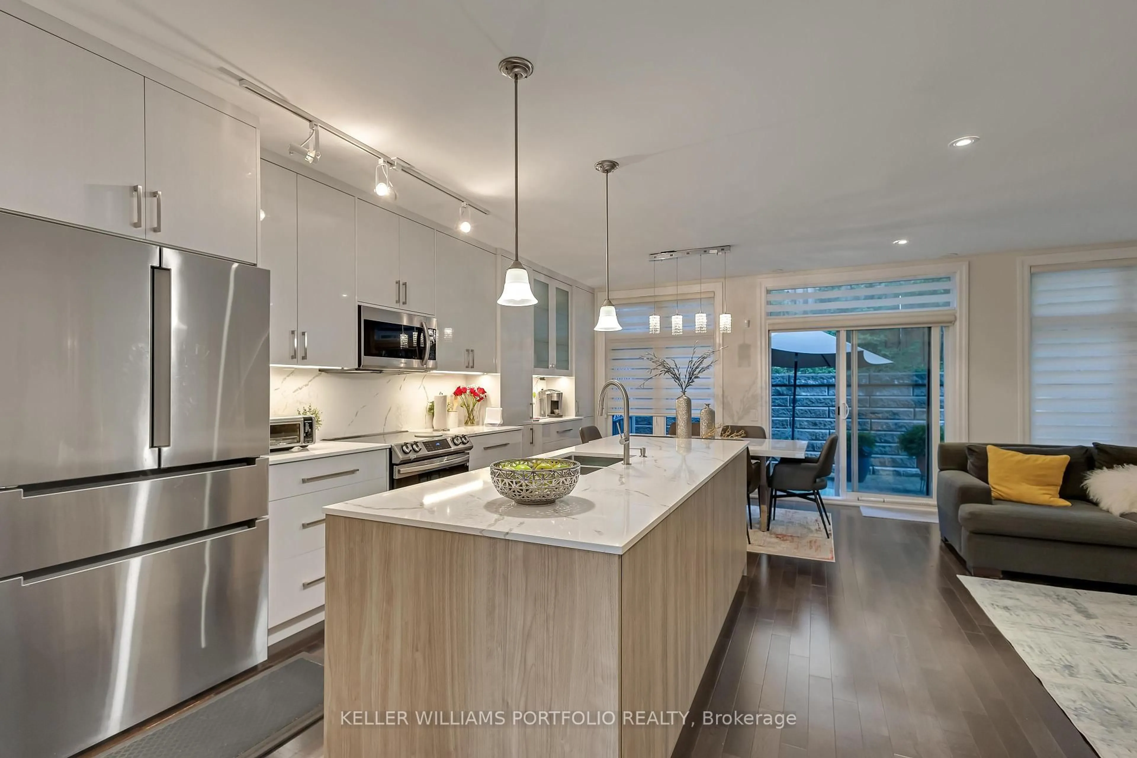 Open concept kitchen, unknown for 365A Roehampton Ave, Toronto Ontario M4P 1S3