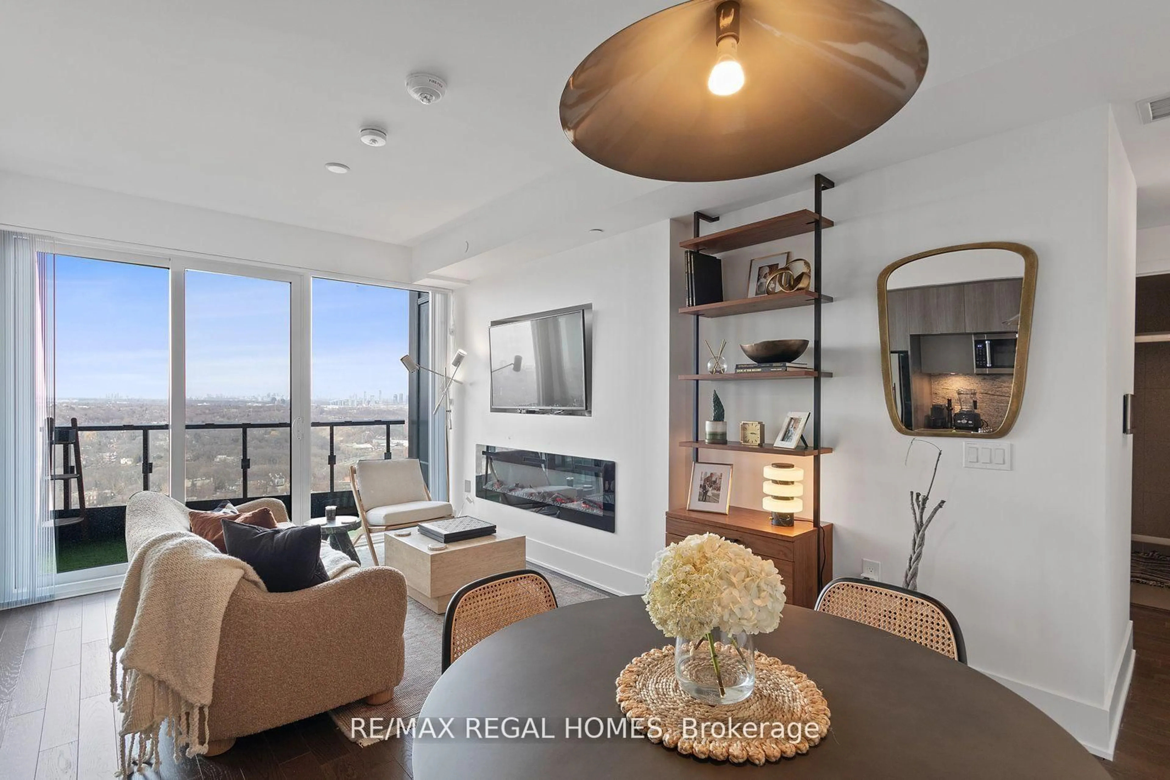 Living room with furniture, wood/laminate floor for 585 Bloor St #3215, Toronto Ontario M4W 0B3