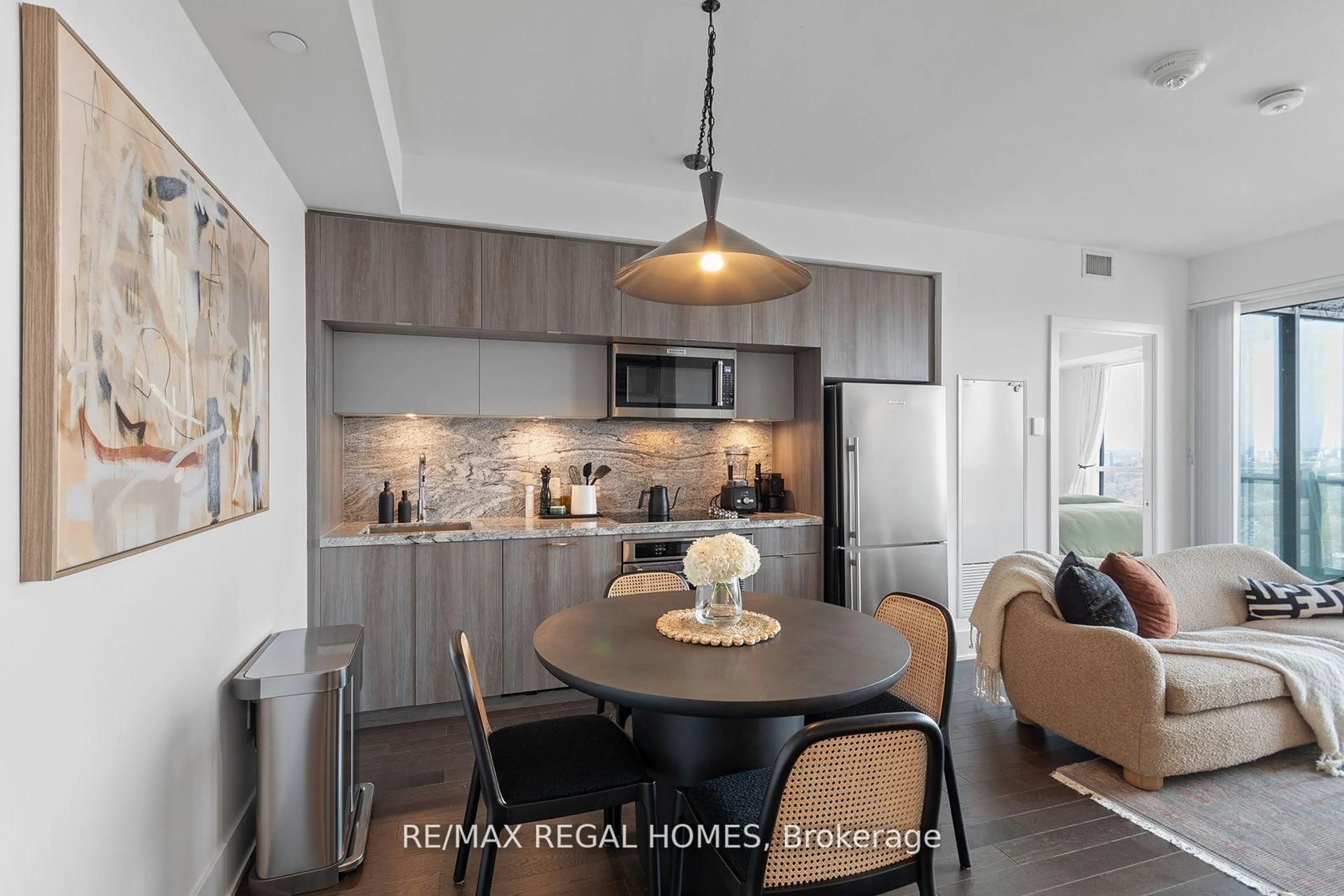Open concept kitchen, unknown for 585 Bloor St #3215, Toronto Ontario M4W 0B3