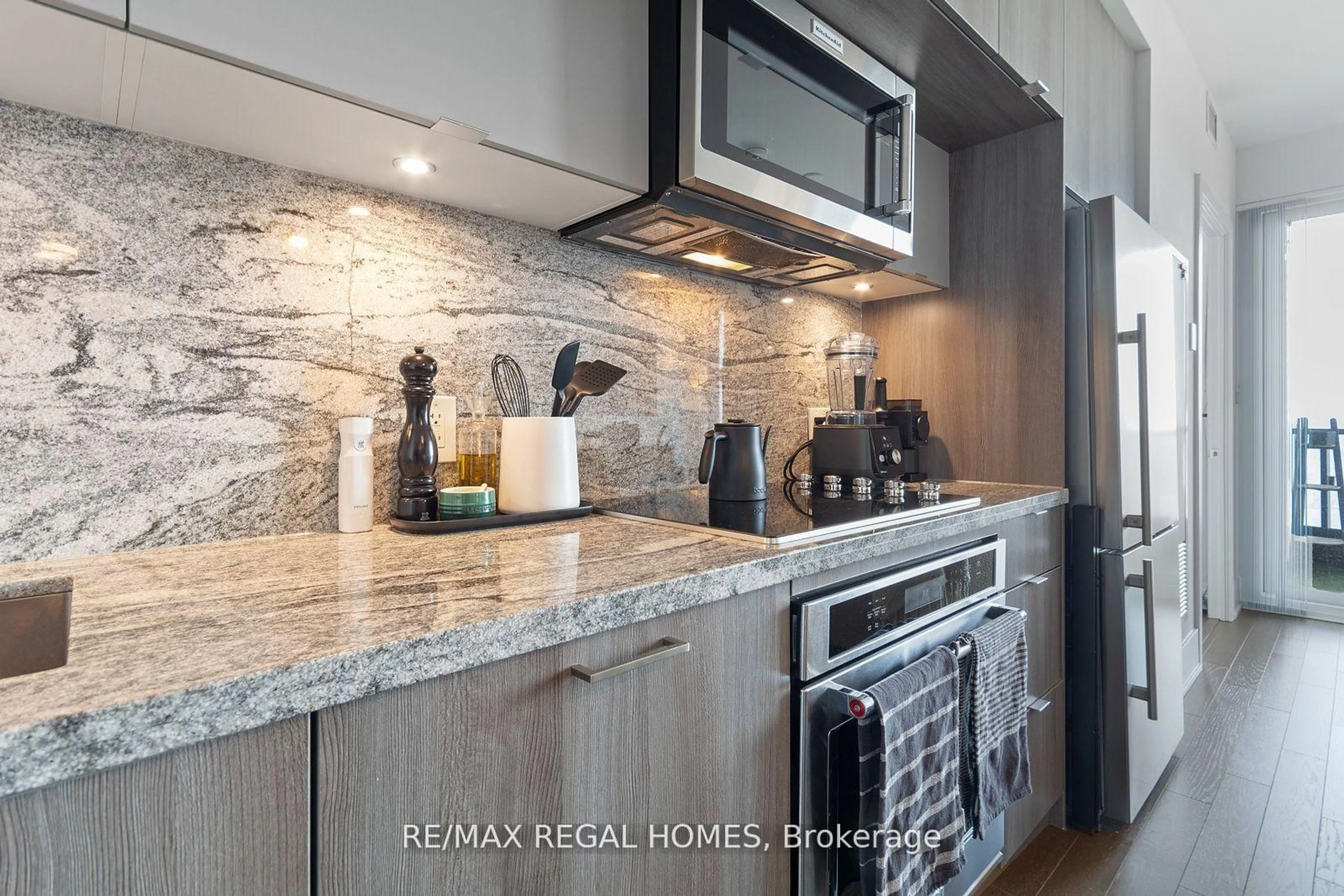 Contemporary kitchen, ceramic/tile floor for 585 Bloor St #3215, Toronto Ontario M4W 0B3