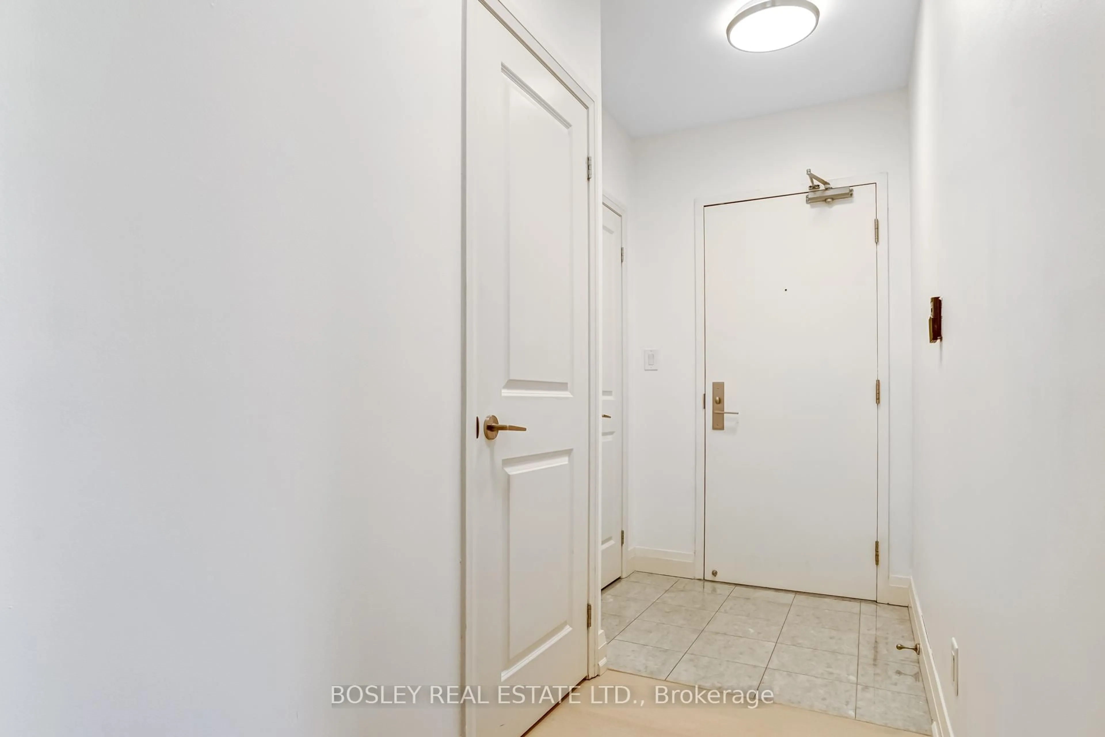 Indoor entryway for 1430 Yonge St #205, Toronto Ontario M4T 1Y6
