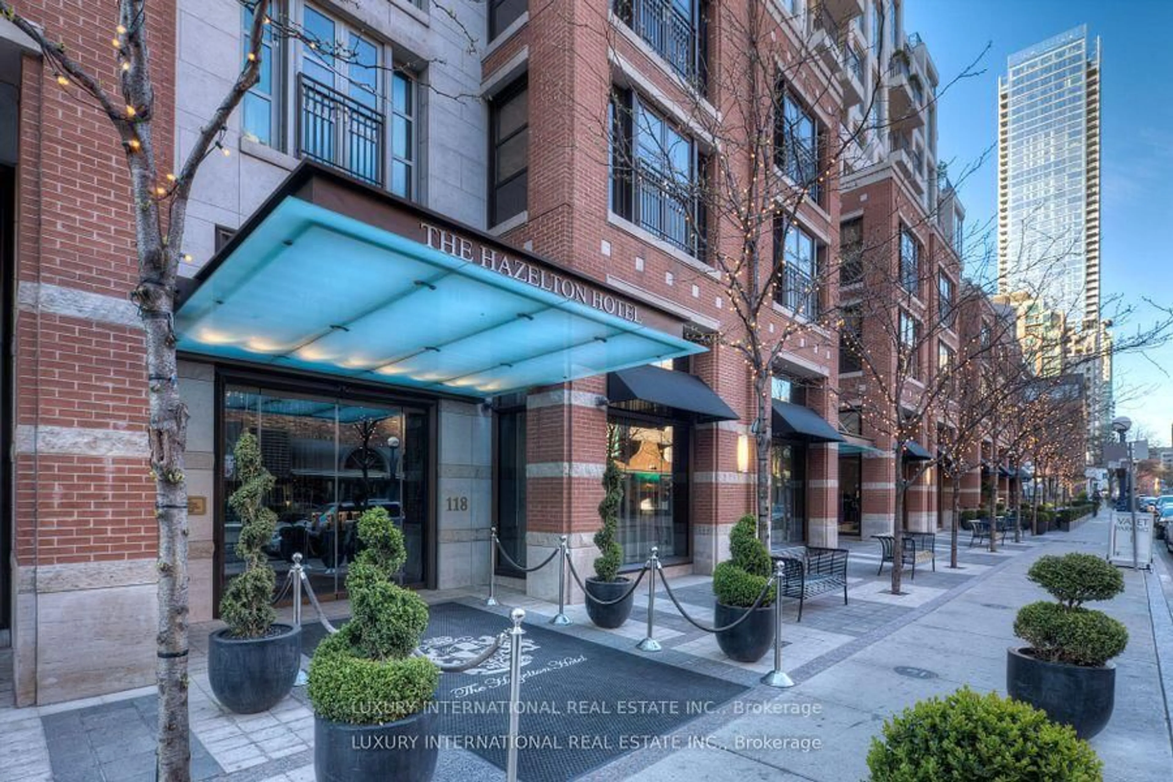 Patio, building for 118 Yorkville Ave #703, Toronto Ontario M5R 1C2