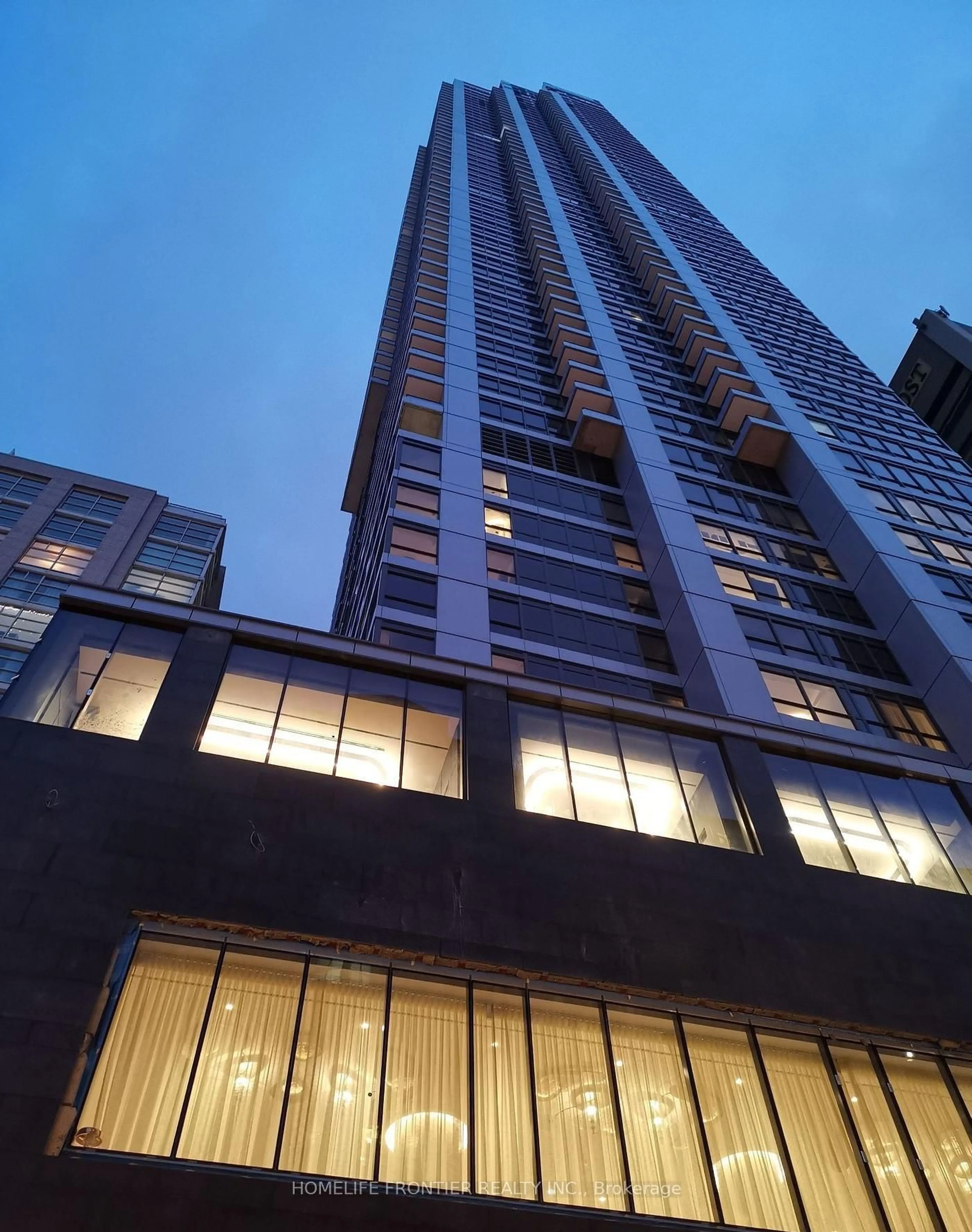 Indoor foyer for 395 Bloor St #1901, Toronto Ontario M4W 1H7