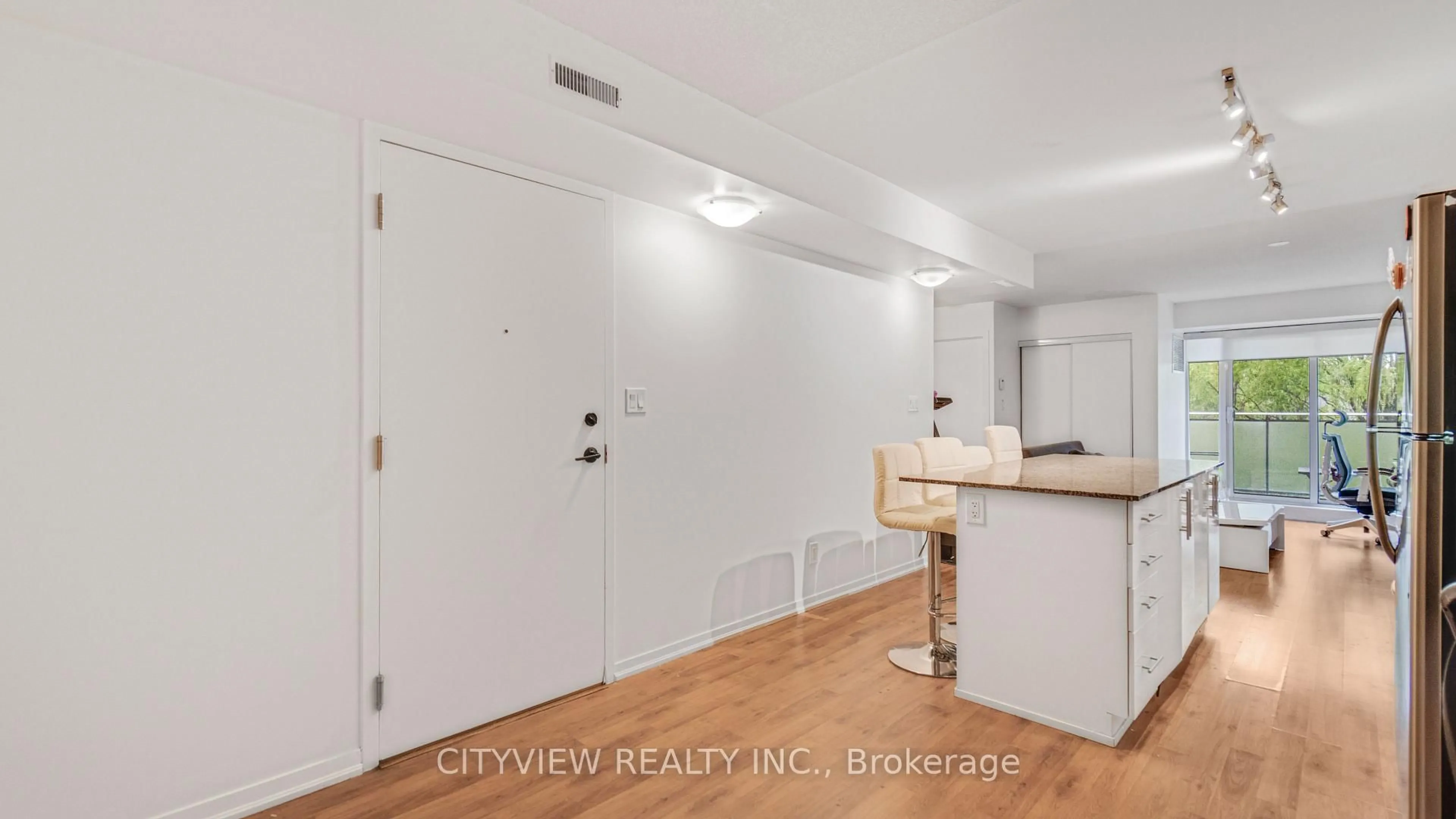 Indoor entryway for 801 Sheppard Ave #307, Toronto Ontario M3H 2T3