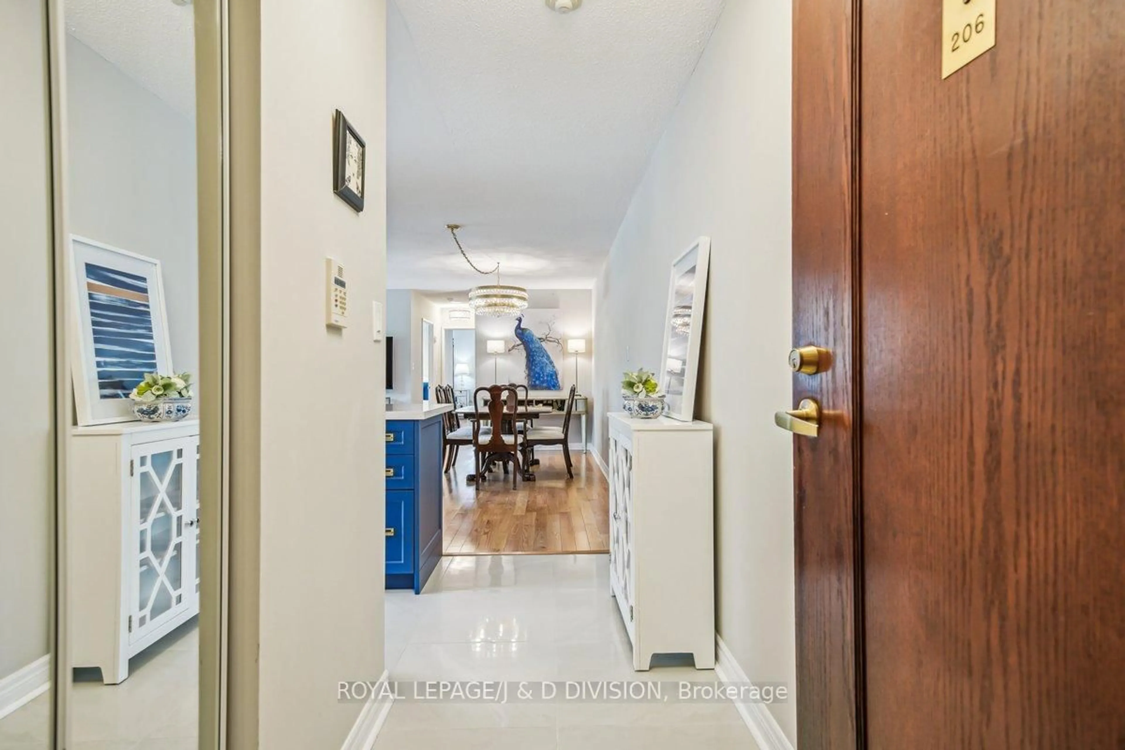 Indoor entryway for 35 Merton St #206, Toronto Ontario M4S 3G4