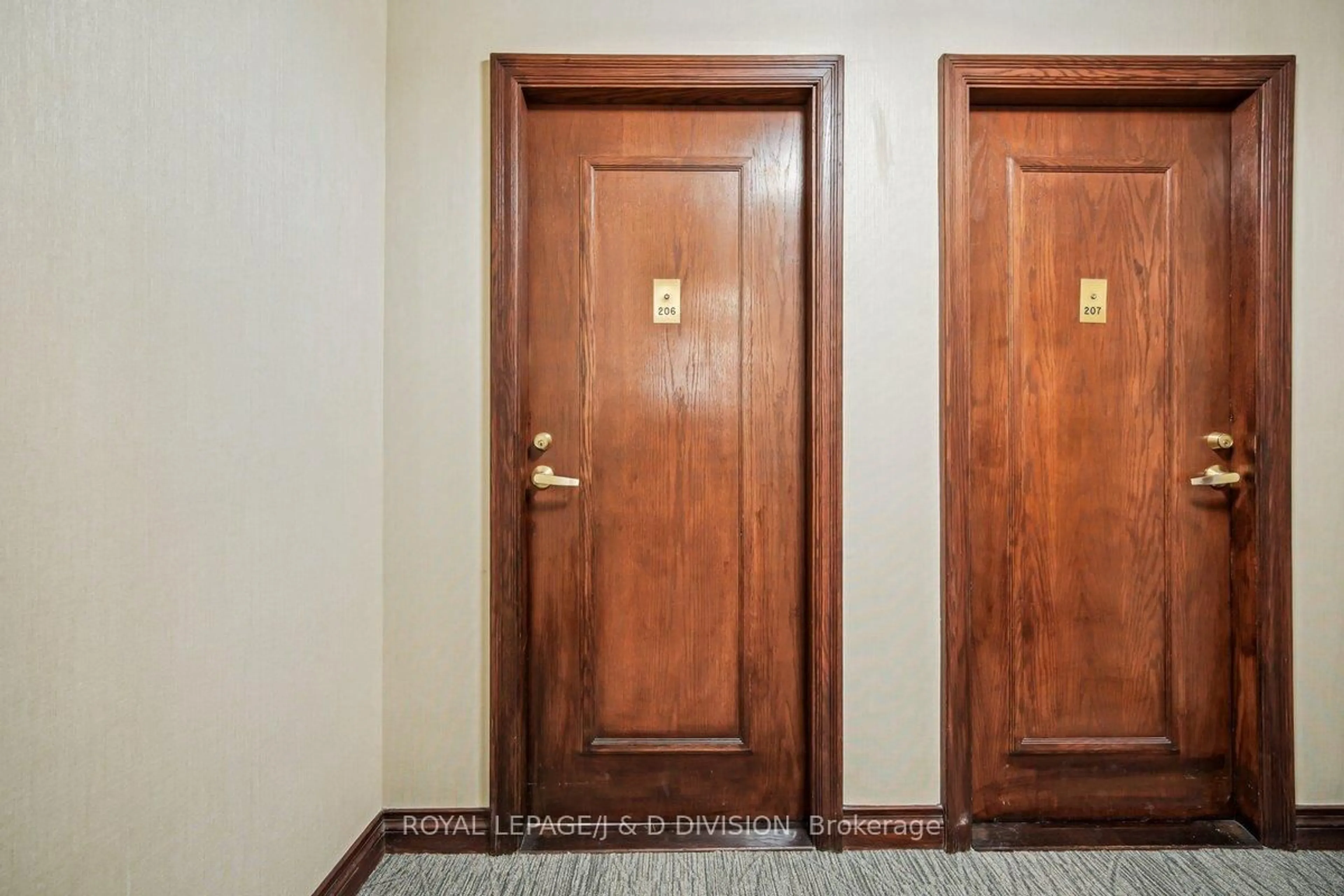 Indoor foyer for 35 Merton St #206, Toronto Ontario M4S 3G4