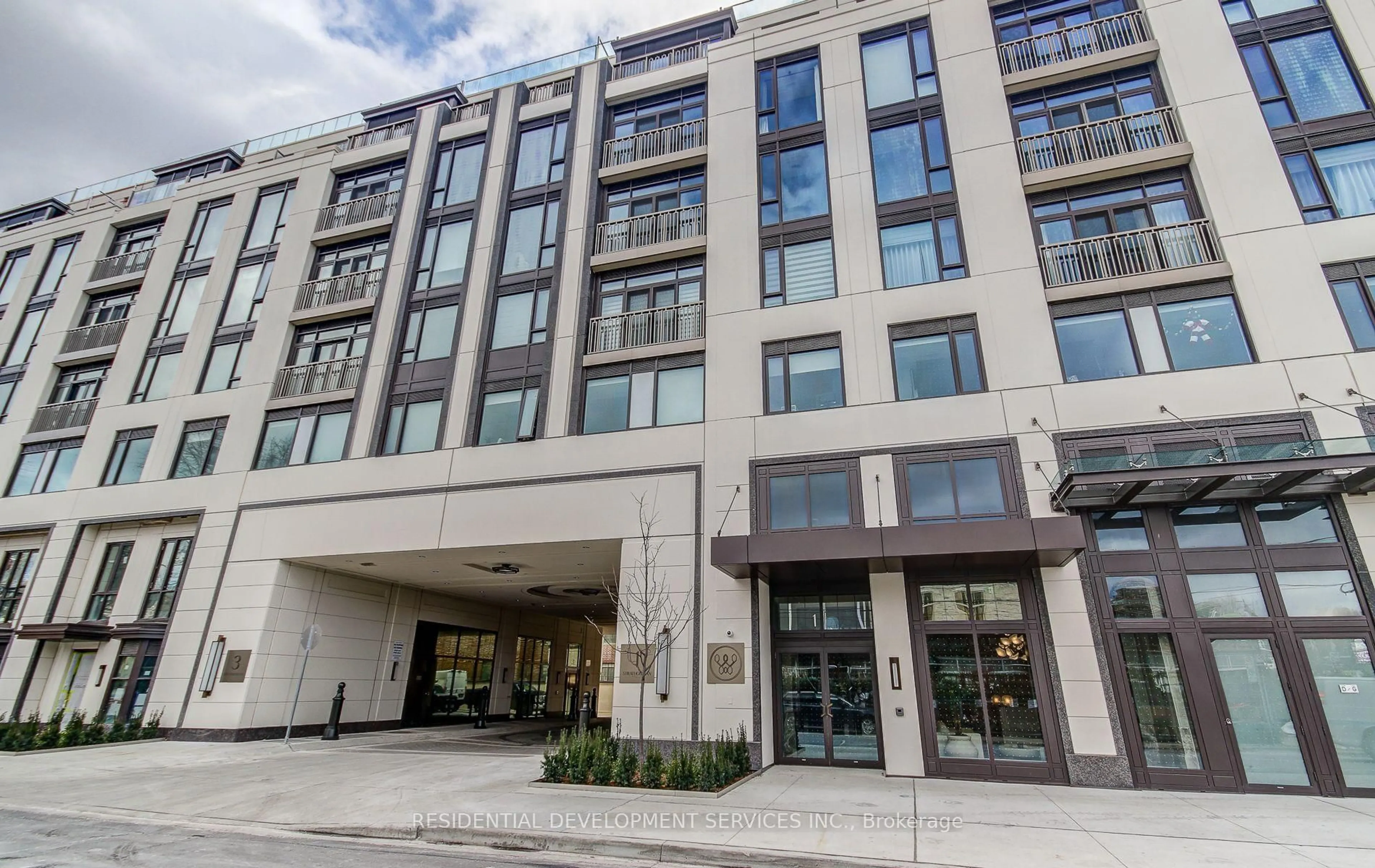Indoor foyer for 1 Strathgowan Ave #505, Toronto Ontario M4N 0B3
