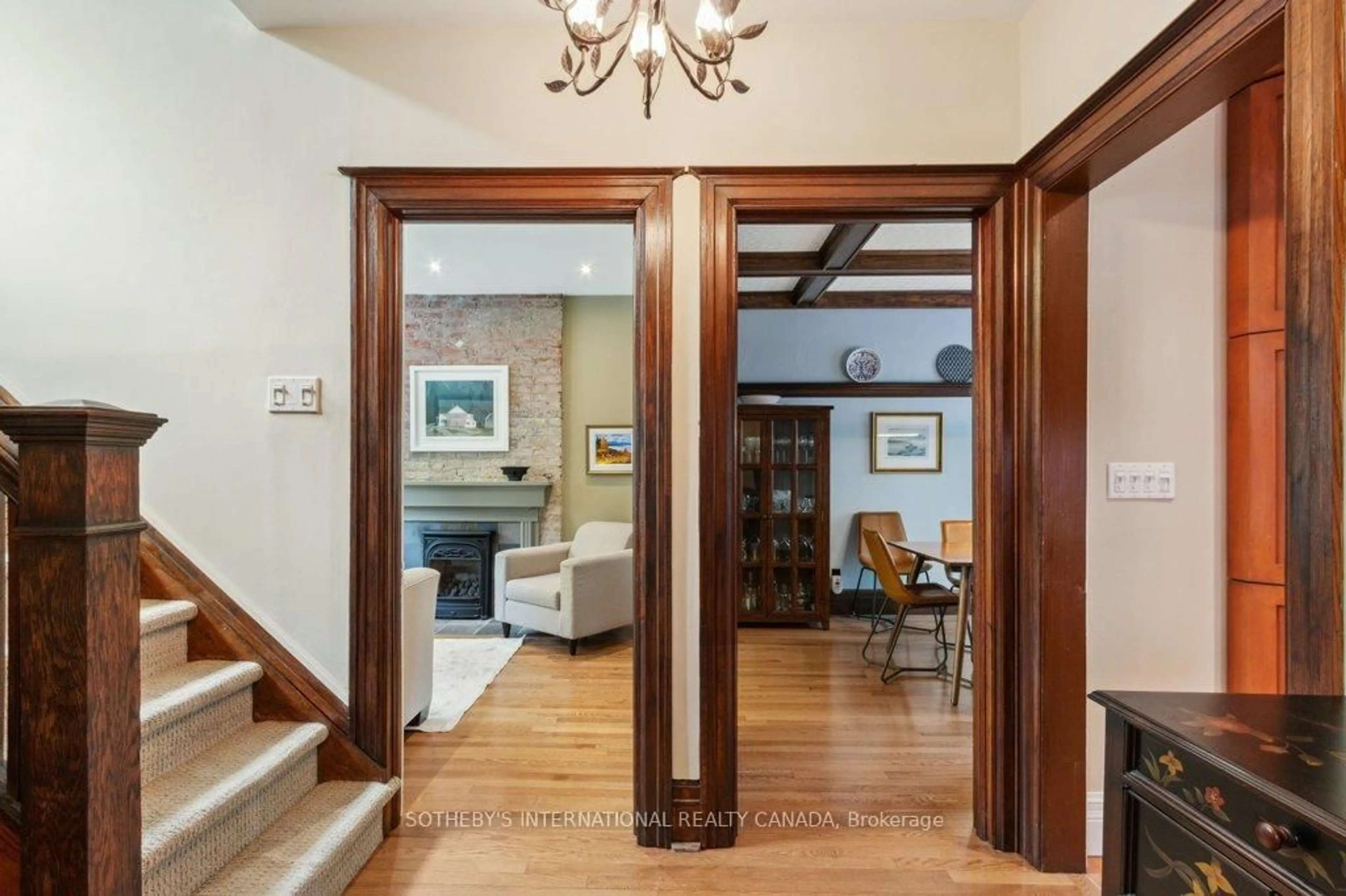 Indoor foyer for 52 Nina St, Toronto Ontario M5R 1Z4