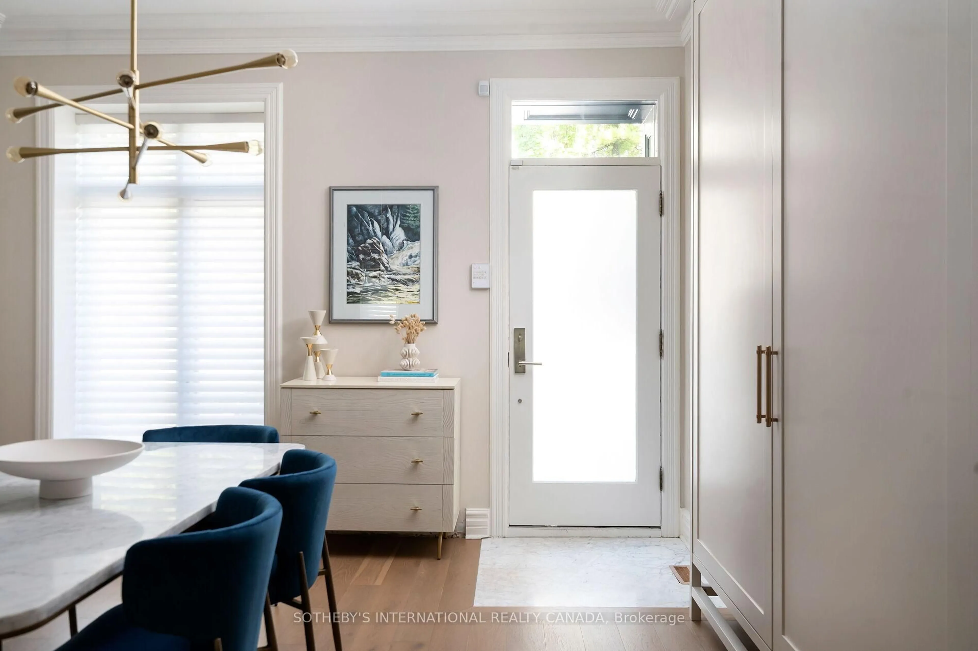 Indoor entryway for 57 Woodlawn Ave, Toronto Ontario M4V 1G6
