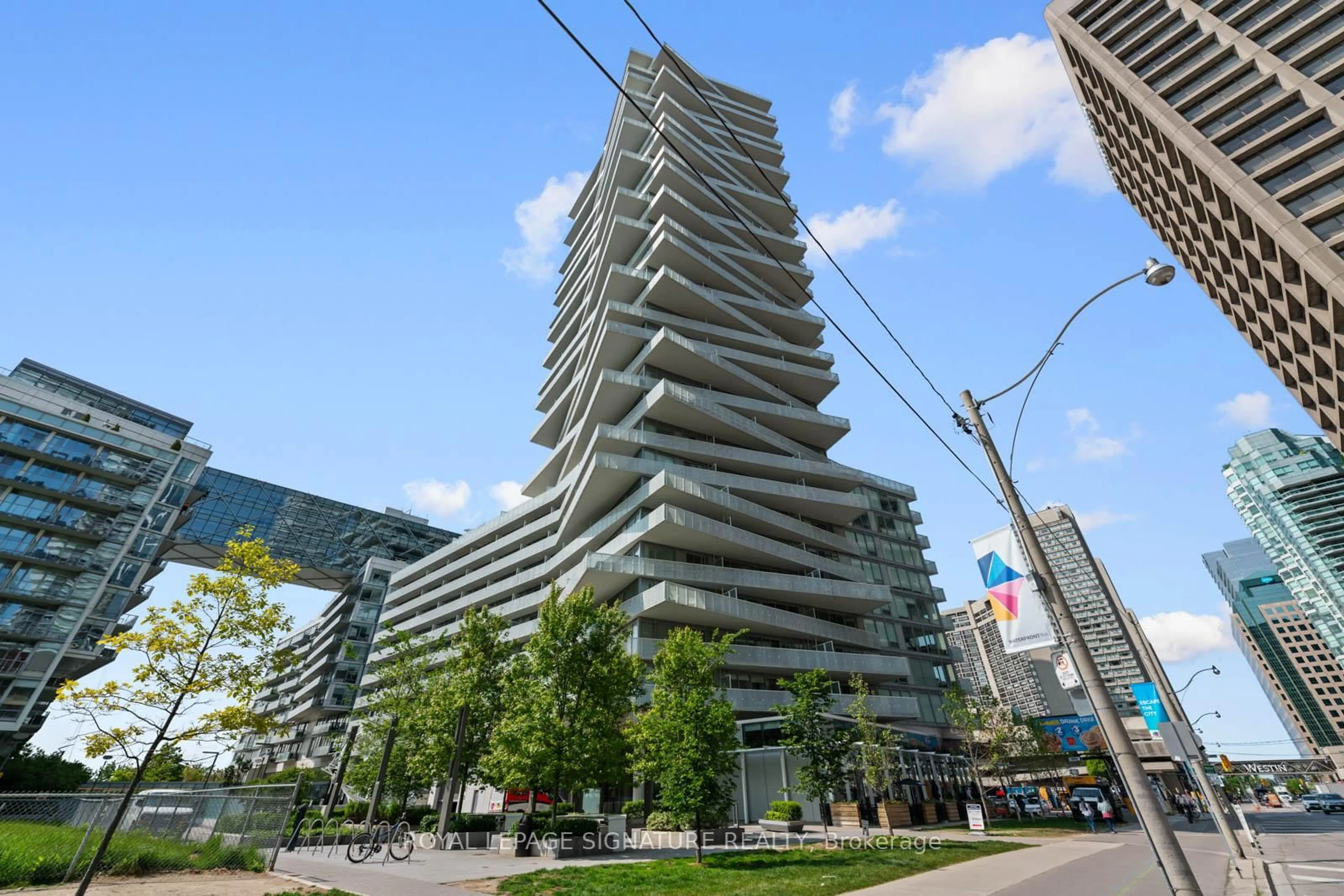 Unknown for 15 Queens Quay #3305, Toronto Ontario M5E 0C5