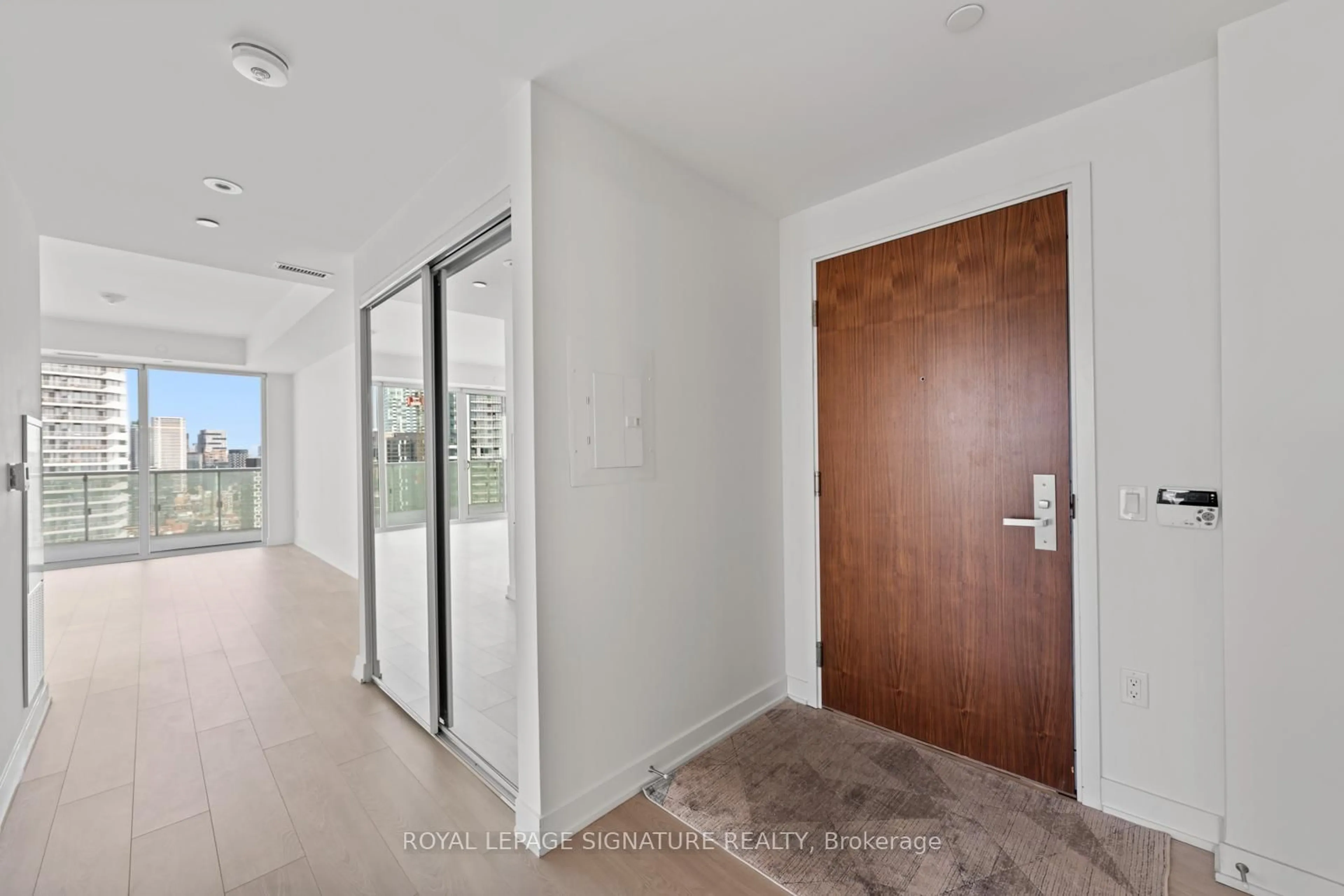 Indoor entryway for 15 Queens Quay #3305, Toronto Ontario M5E 0C5