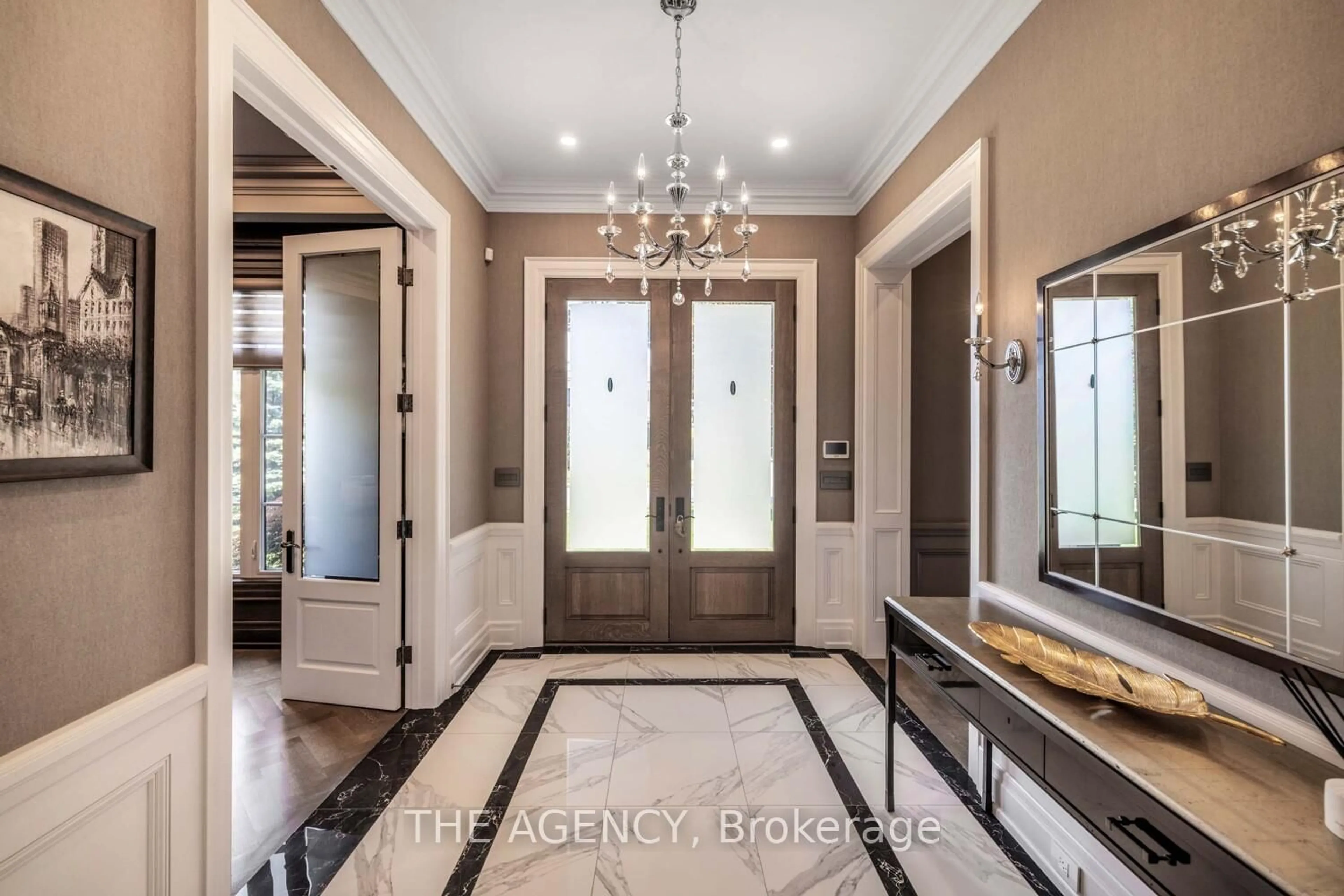 Indoor entryway for 1 Suncrest Dr, Toronto Ontario M3C 2L1