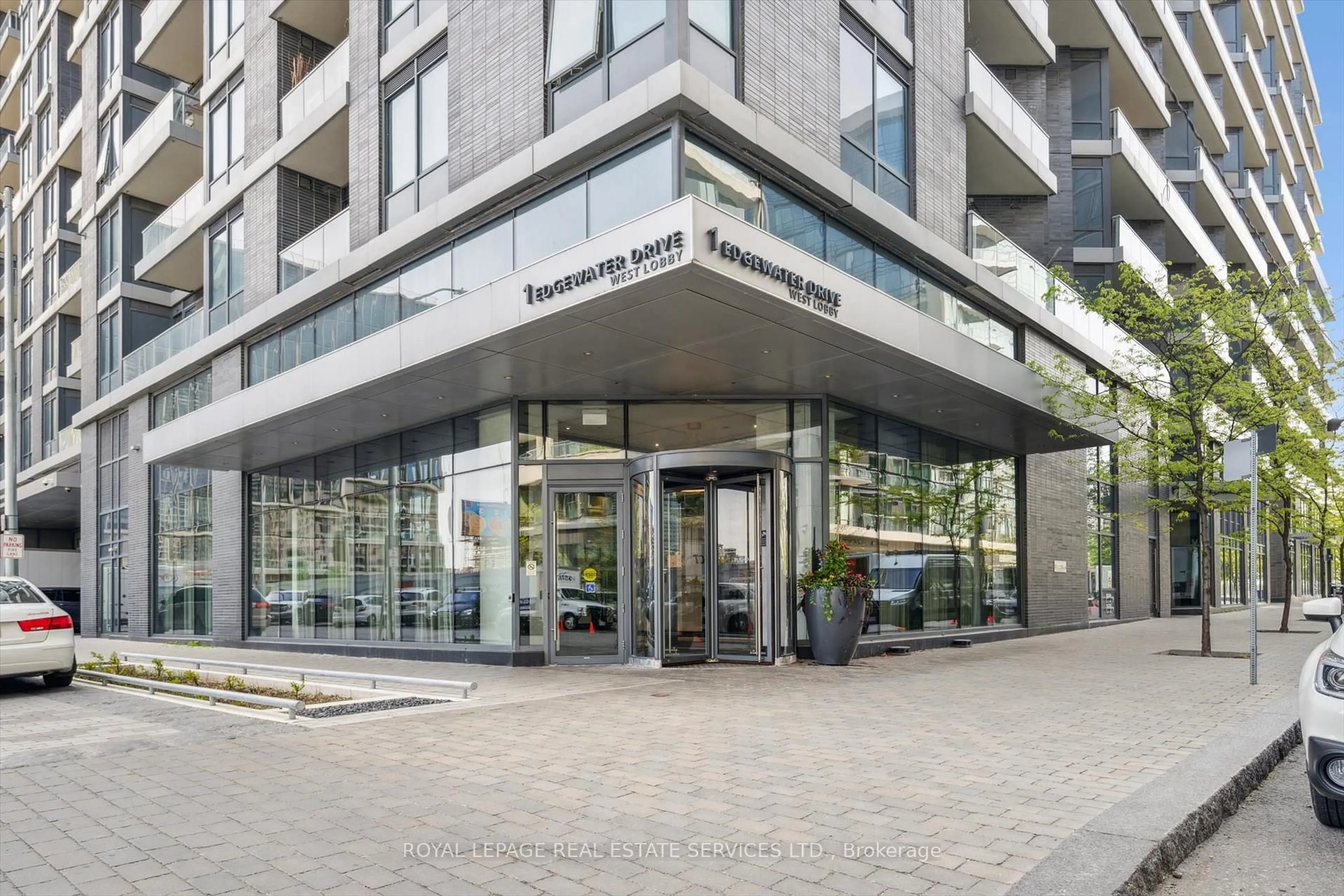 Indoor foyer for 1 Edgewater Dr #GPH27, Toronto Ontario M5A 0L1