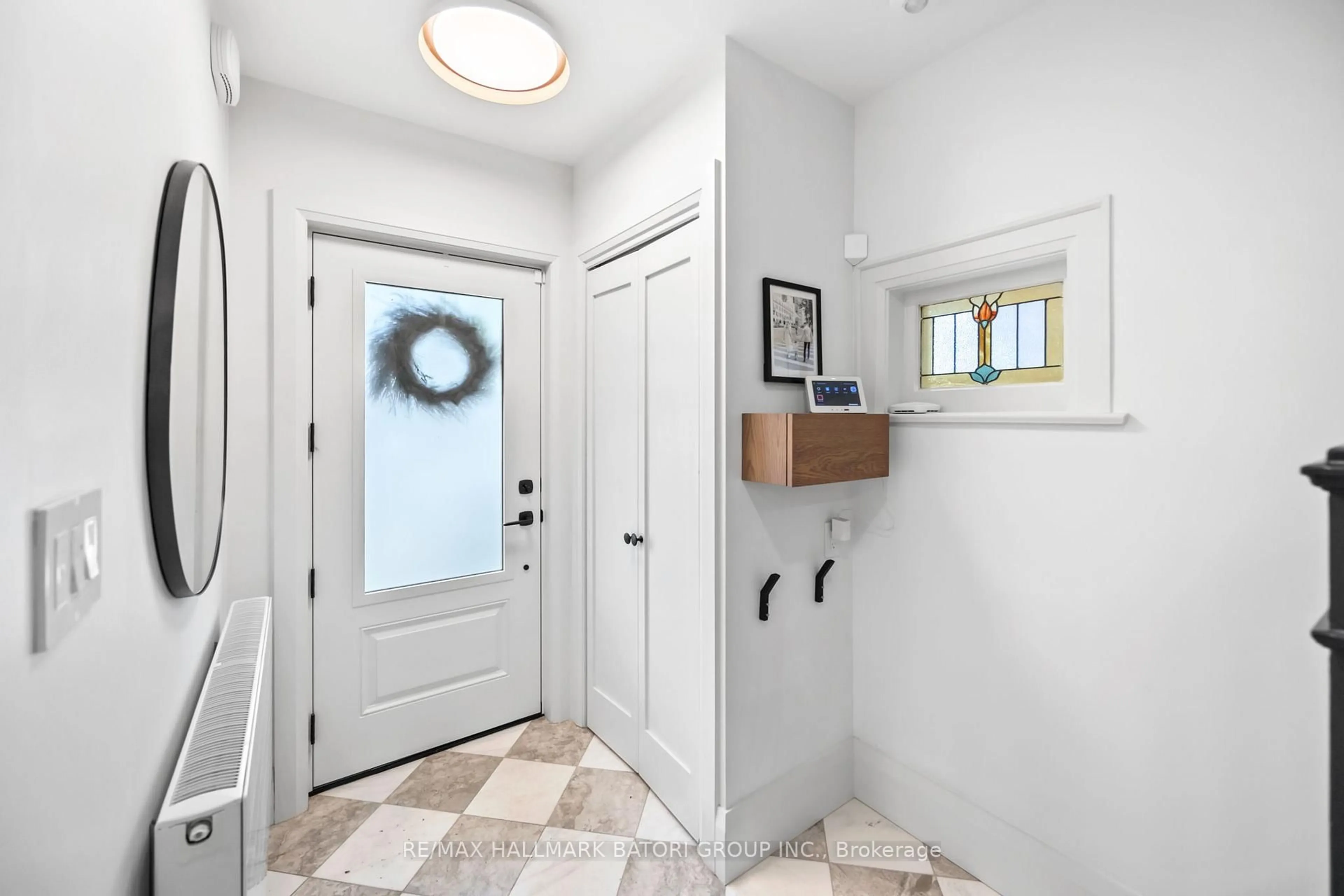 Indoor entryway for 17 Martin Rd, Toronto Ontario M4S 2V1