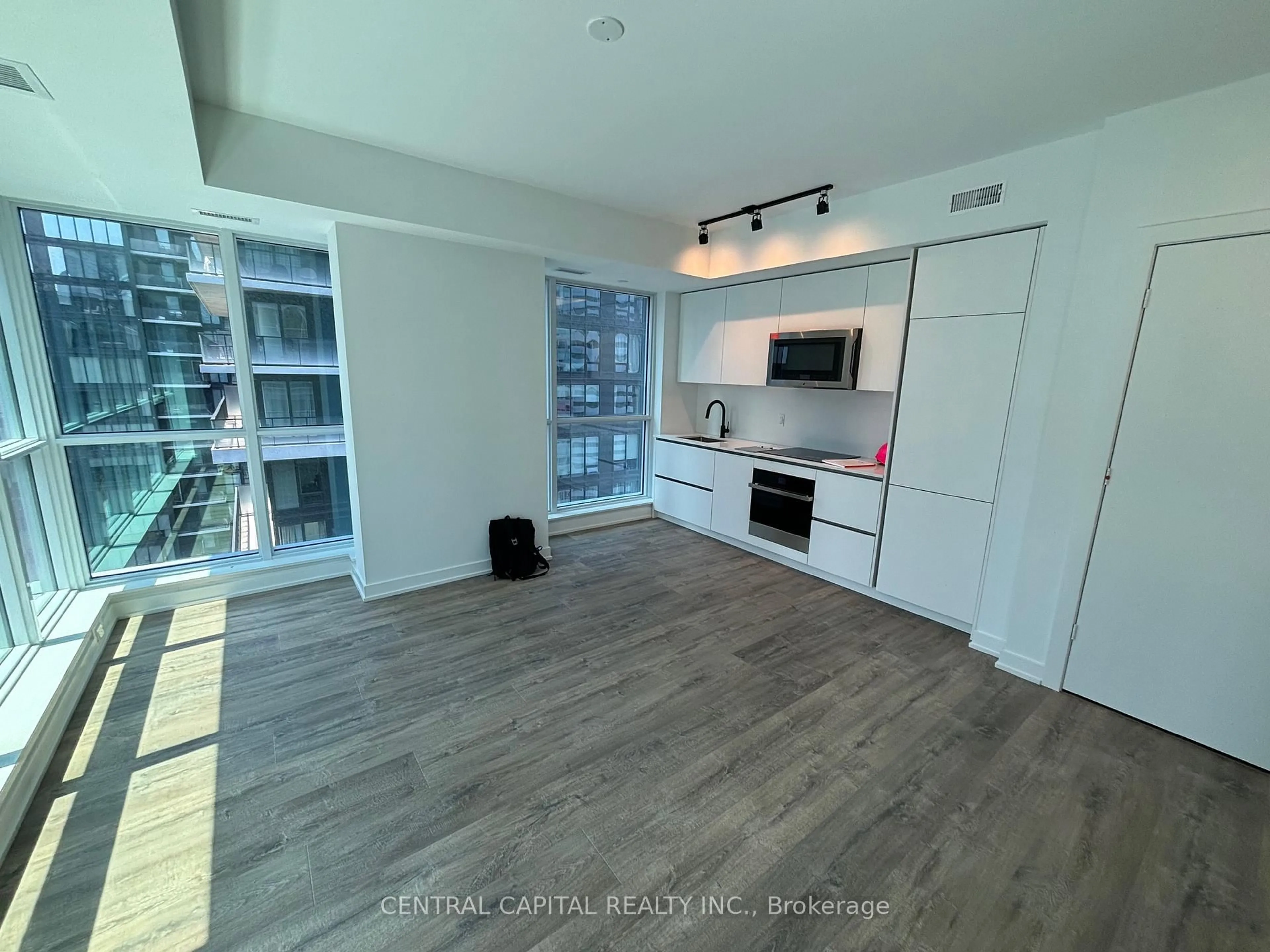 A pic of a room for 327 King St #3003, Toronto Ontario M5V 0W7